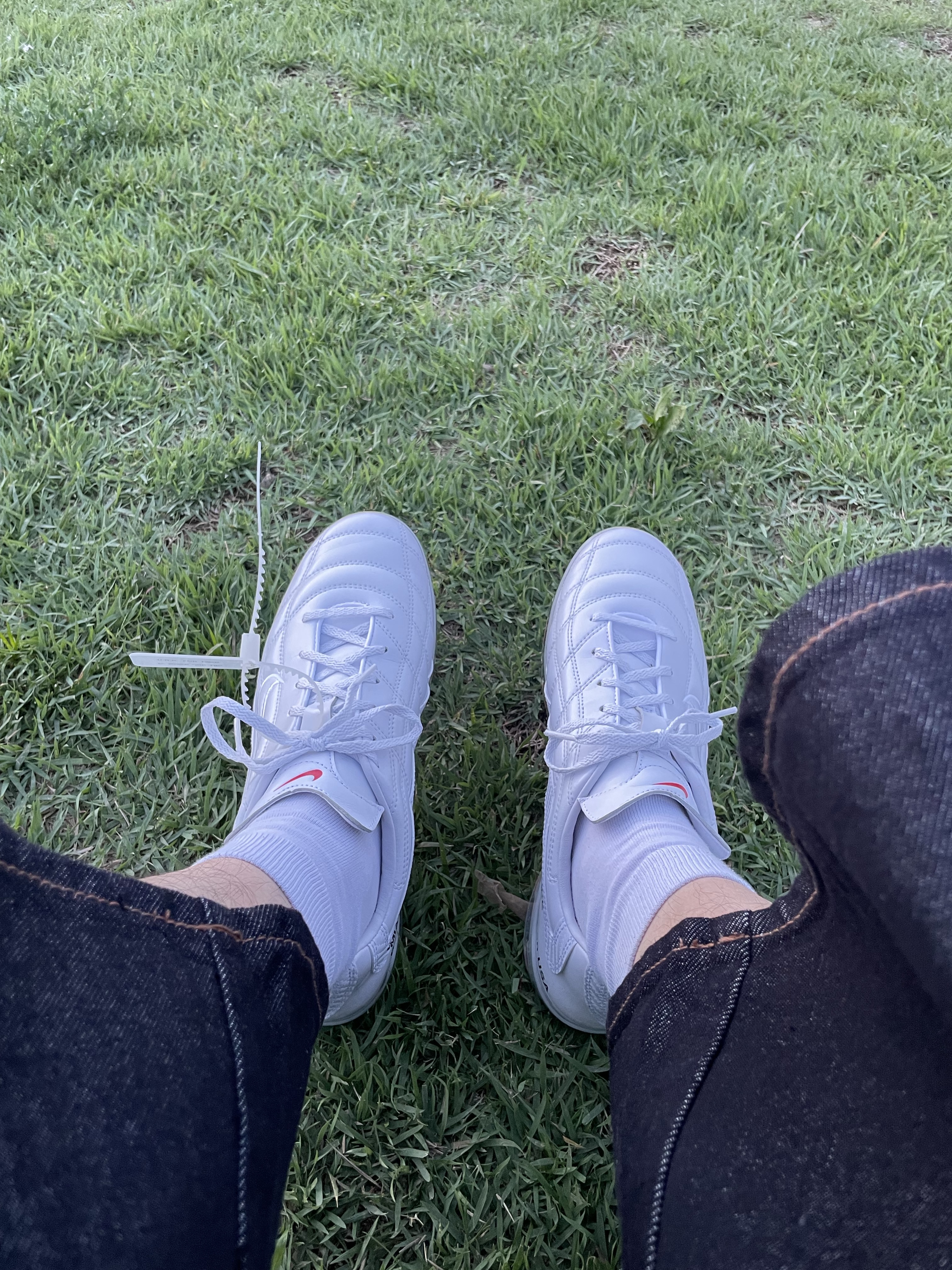 Nike x Virgil Abloh Archive Cryoshot Zoom M9 White and University Red 착용 스타일 - 2