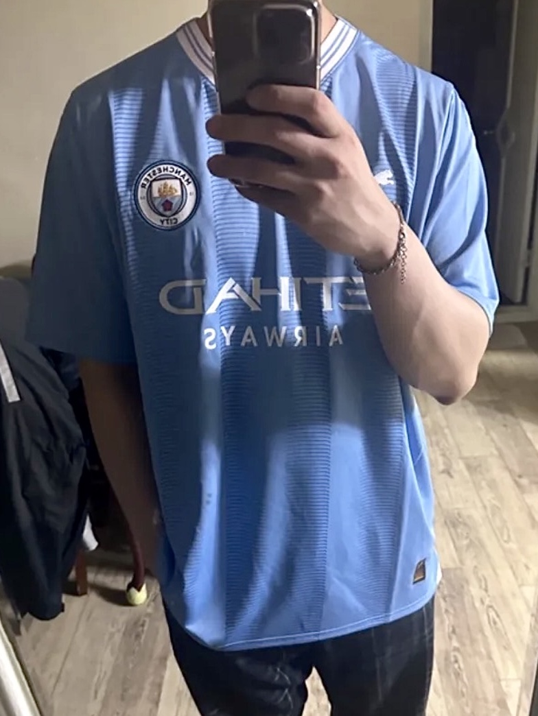 SONGZIO HOMME Plenty Fold Ball Cap Black, Puma Manchester City 2023/24 Home Jersey Team Light Blue (Non Marking Ver.) 착용 스타일 - 2