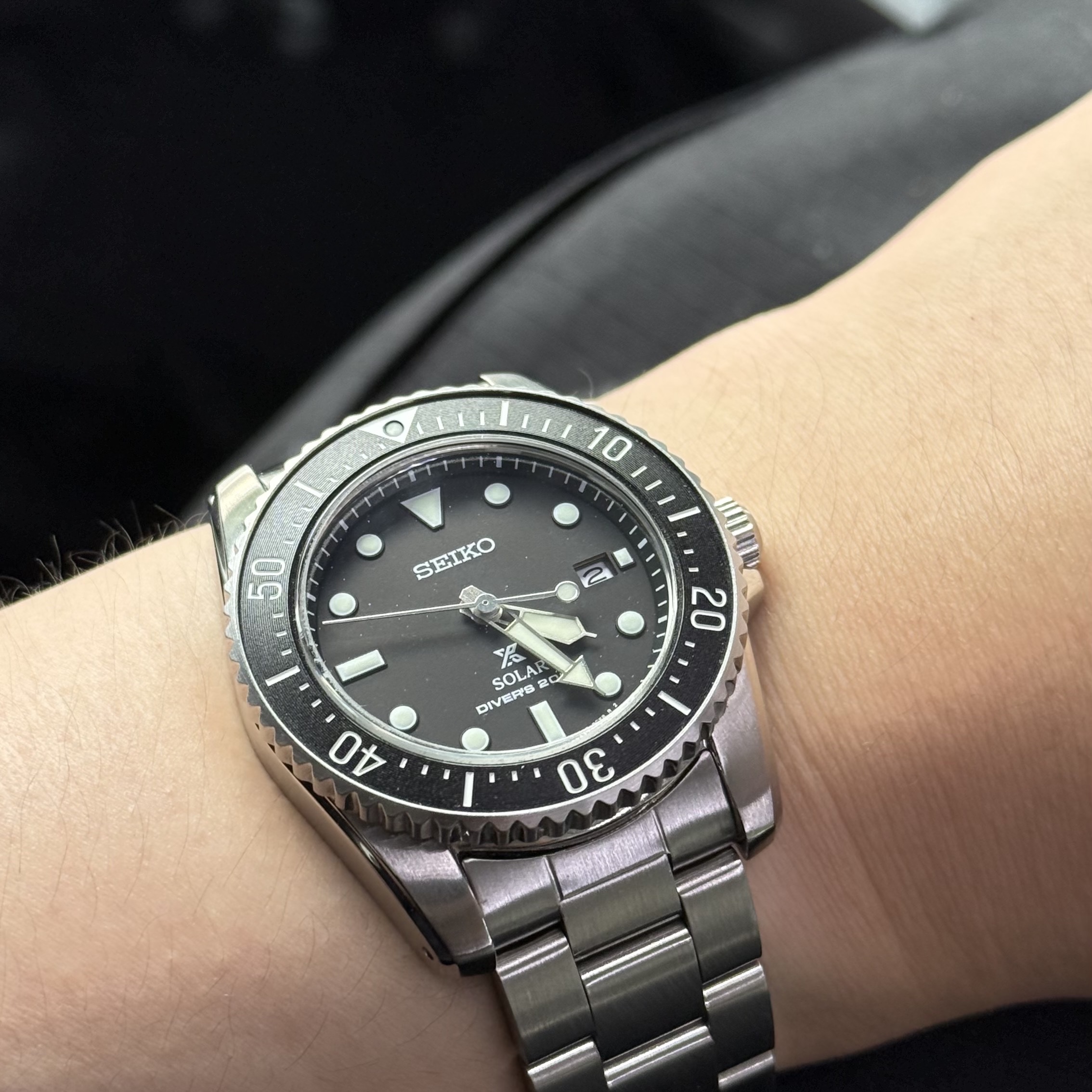 Seiko Prospex SNE573/SBDN075 38.5mm Black 착용 스타일 - 2