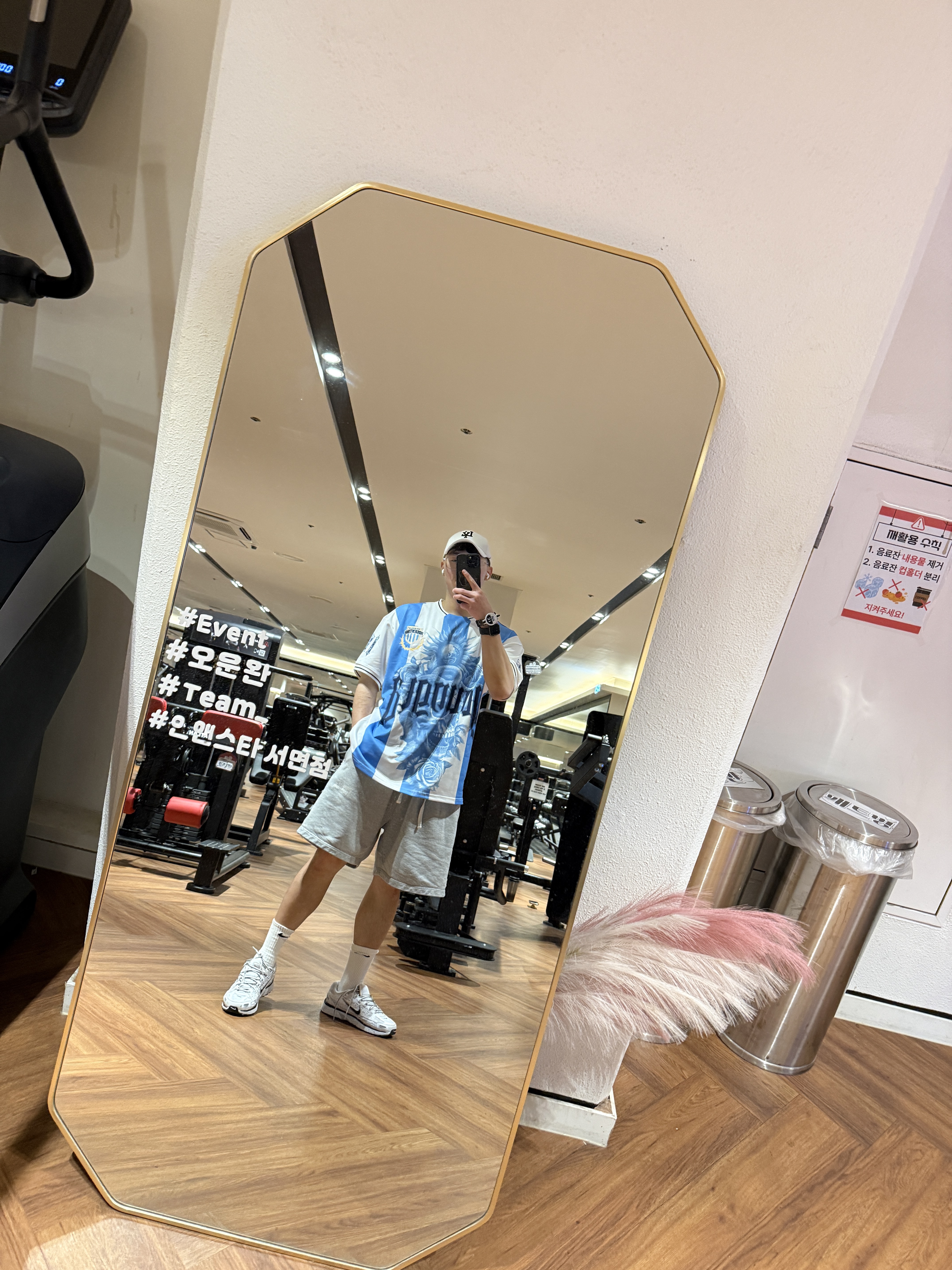 Nike P-6000 White Metallic Silver, Prada Cloudbust Thunder Knit Fabric Sneakers Black 착용 스타일 - 1