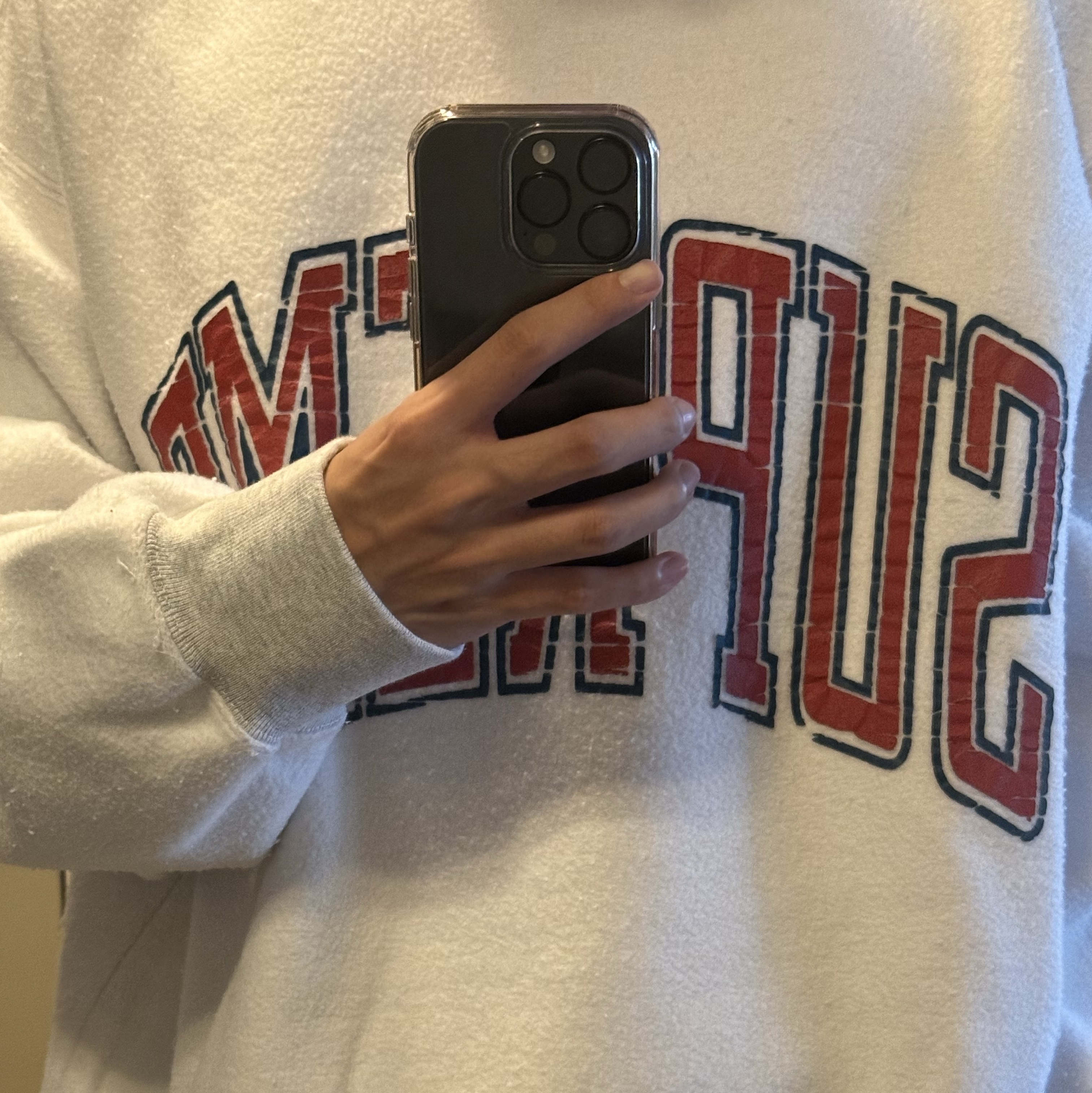 Supreme Inside Out Crewneck Ash Grey - 23FW, Supreme Blackletter Hooded Sweatshirt Black - 25SS 착용 스타일 - 1