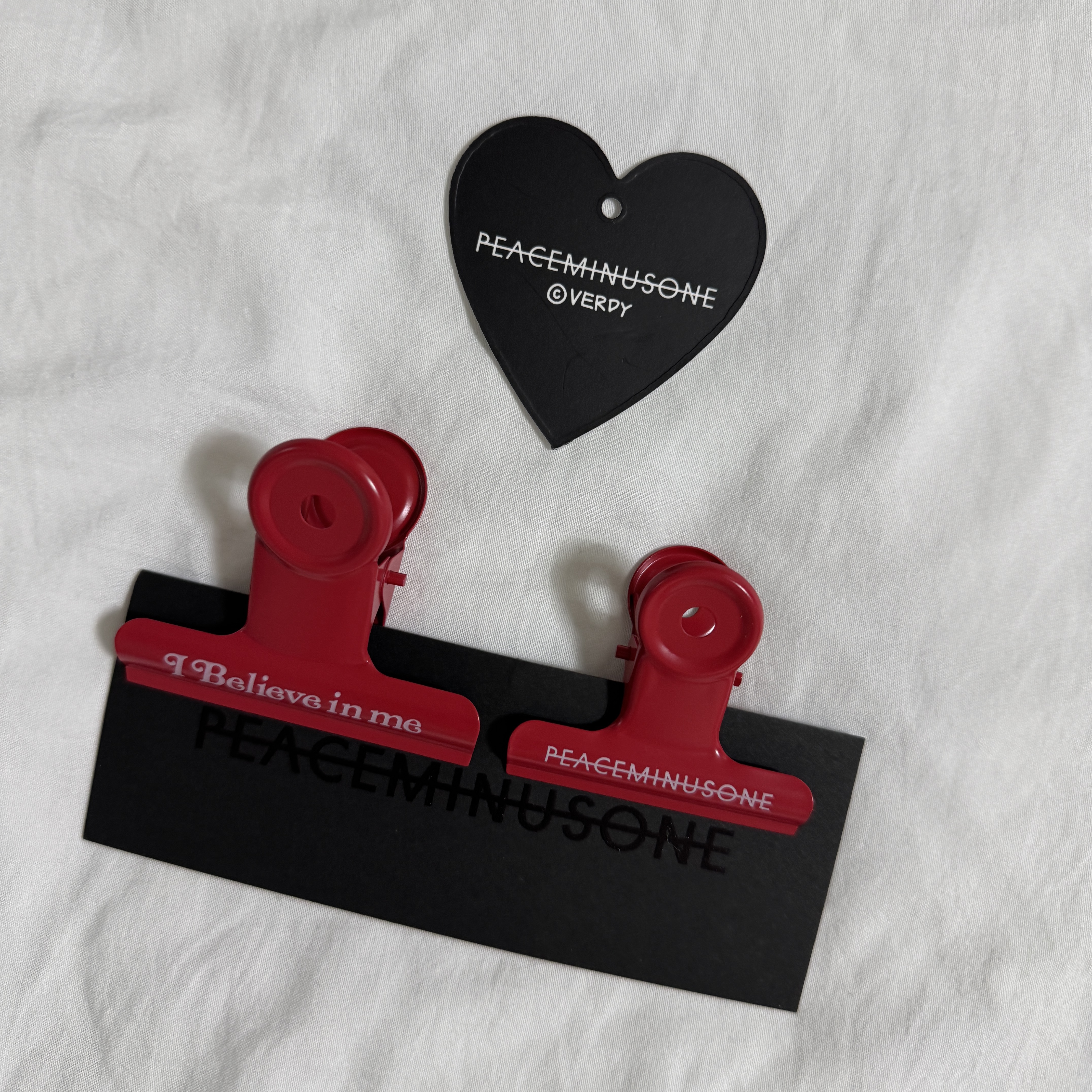 Peaceminusone x Verdy Bulldog Clip Red (Set of 2) 착용 스타일 - 2
