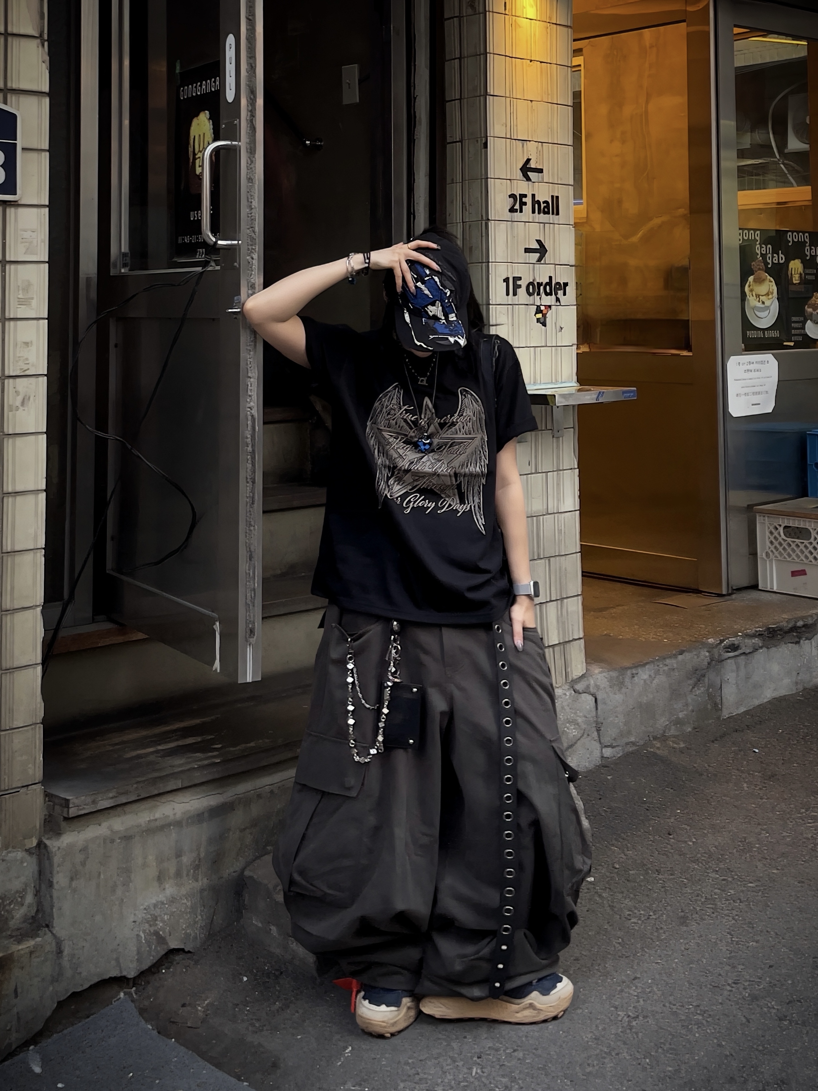 Diesel C-Eiffel Baseball Cap with Bold Oval D Black Blue 착용 스타일 - 3