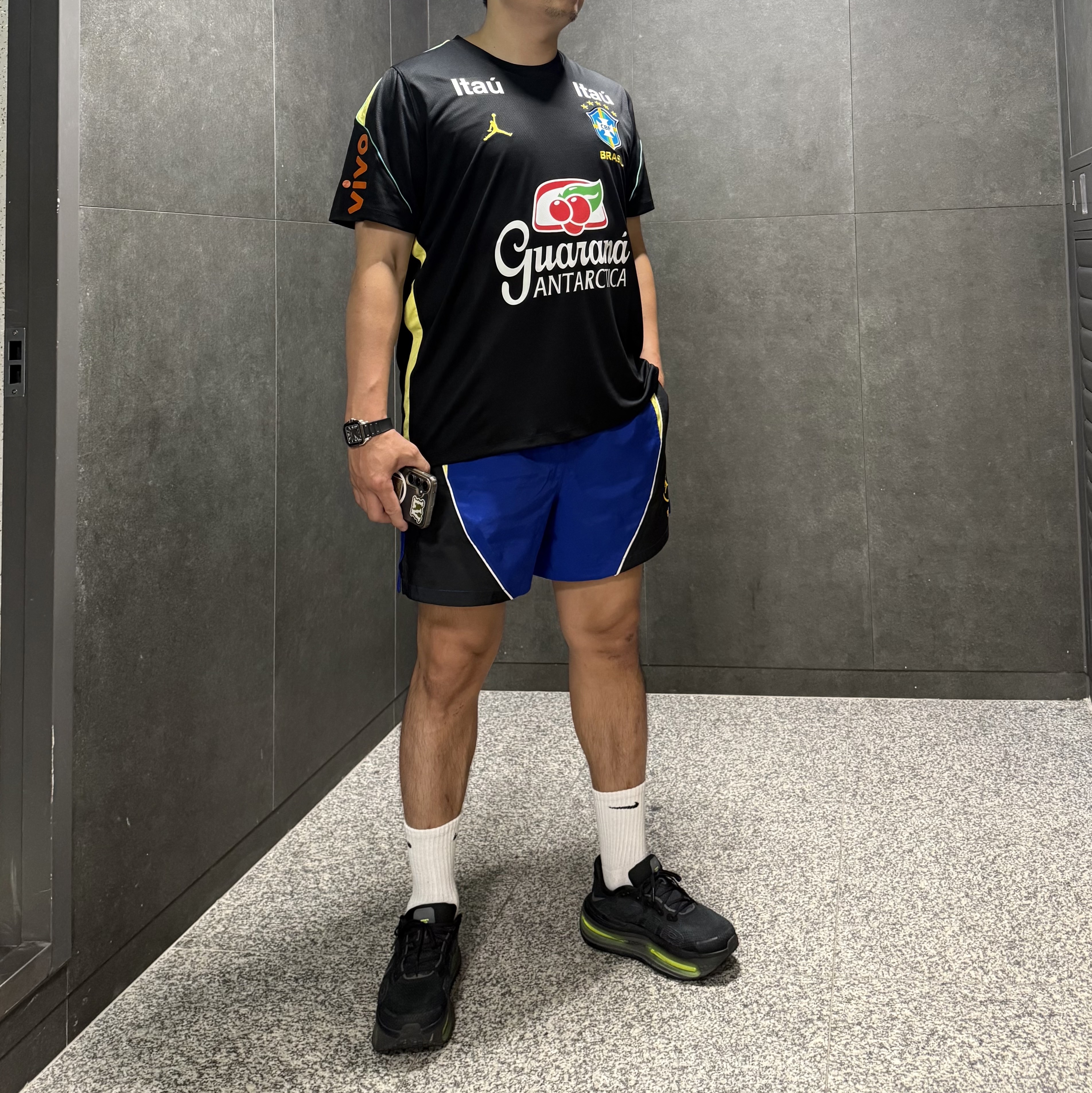 Jordan Brazil 2026 Anthem Jacket Old Royal Yellow Pulse (IF3896-417) (Non Marking Ver.), Jordan Brazil Brooklyn 5 Inch Woven Shorts Old Royal Black (IM5104-417) 착용 스타일 - 1