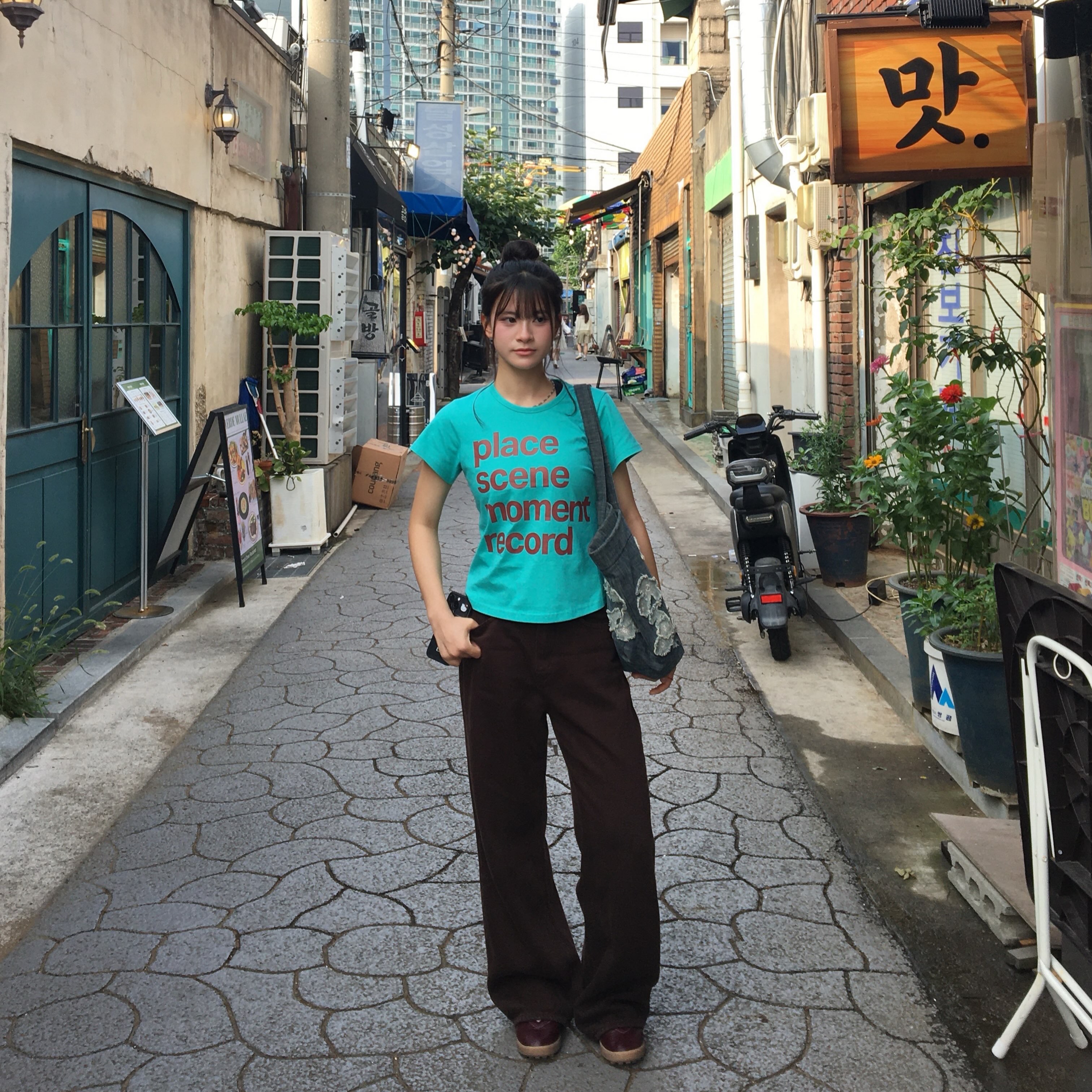 SLOW RECORD HOUSE Archive Typo T-Shirt Mint 착용 스타일 - 5