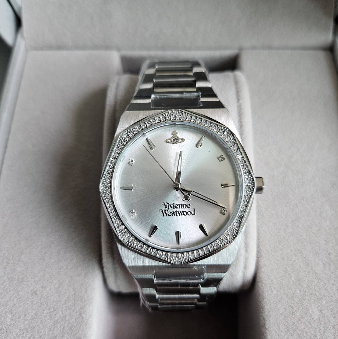 (W) Vivienne Westwood Charterhouse 34mm Silver 착용 스타일 - 2
