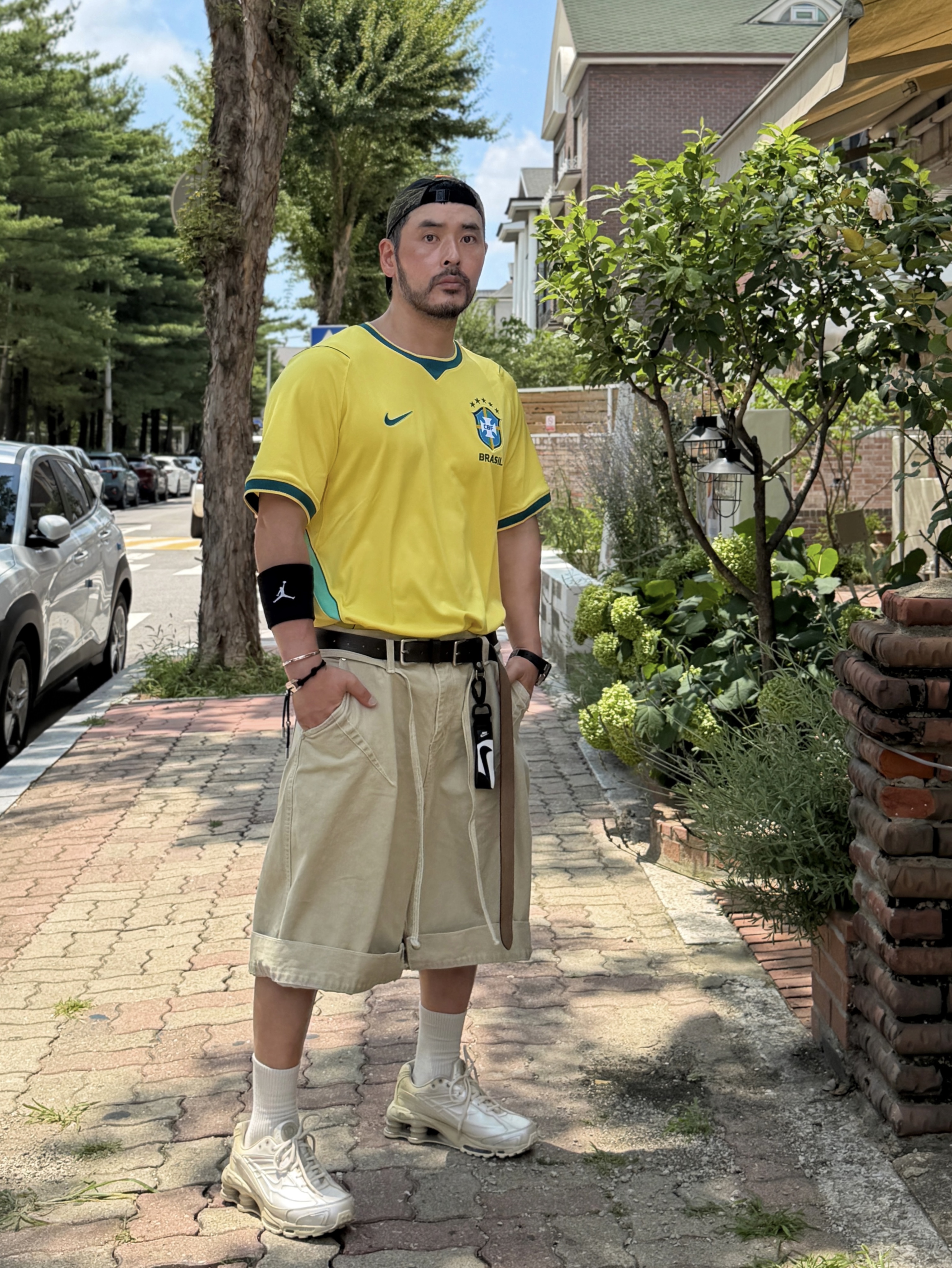 Nike Brazil 2026 Stadium Home Dri-Fit Football Replica Jersey Canary Light Menta (IF7054-724) (Non Marking Ver.), Nike Shox Ride 2 Metallic Silver and Desert Khaki 착용 스타일 - 6