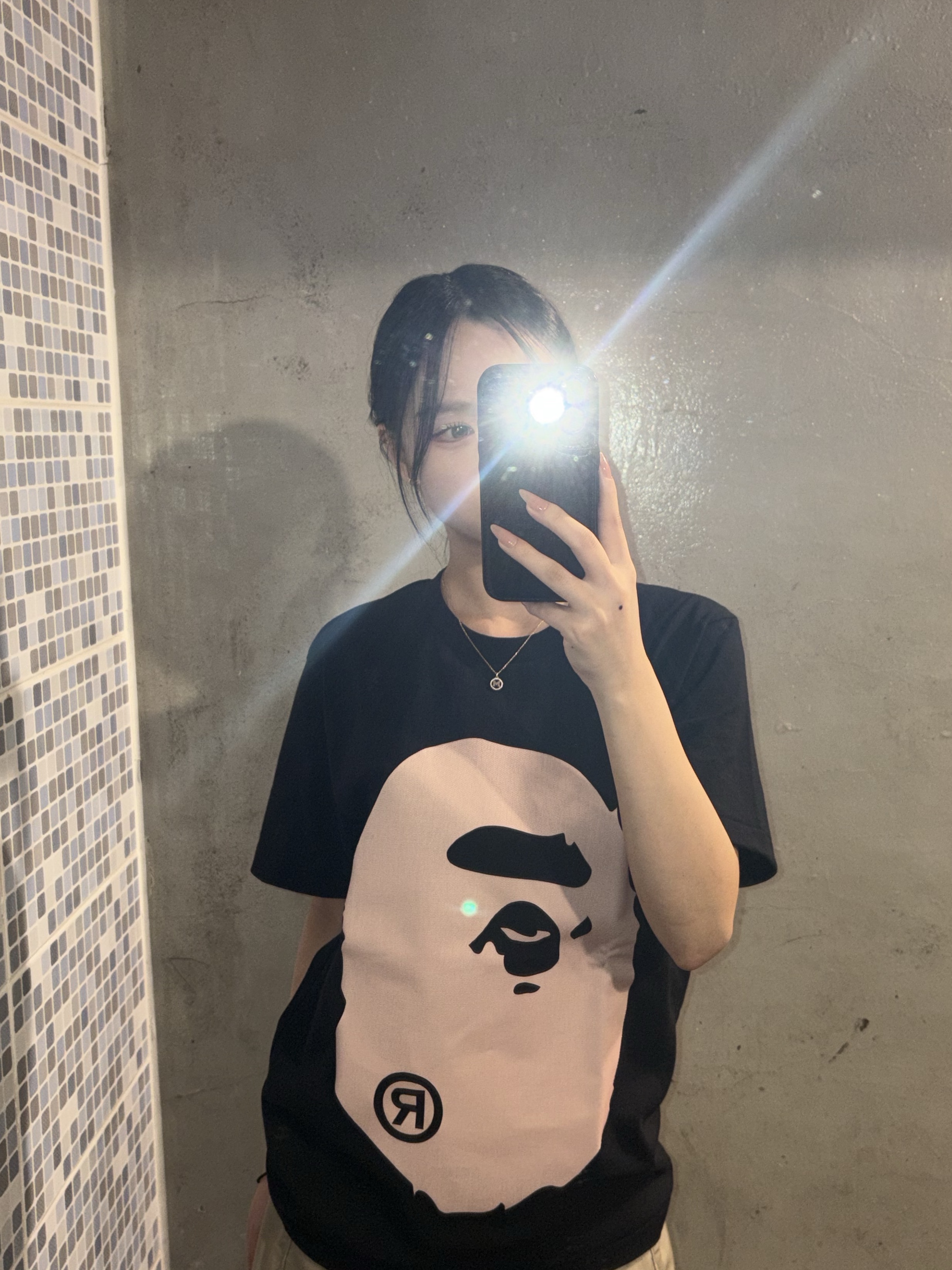 (W) BAPE Color Denim Big Ape Head T-Shirt Black, Sanrio Hello Kitty Mini Mascot Holder 착용 스타일 - 1