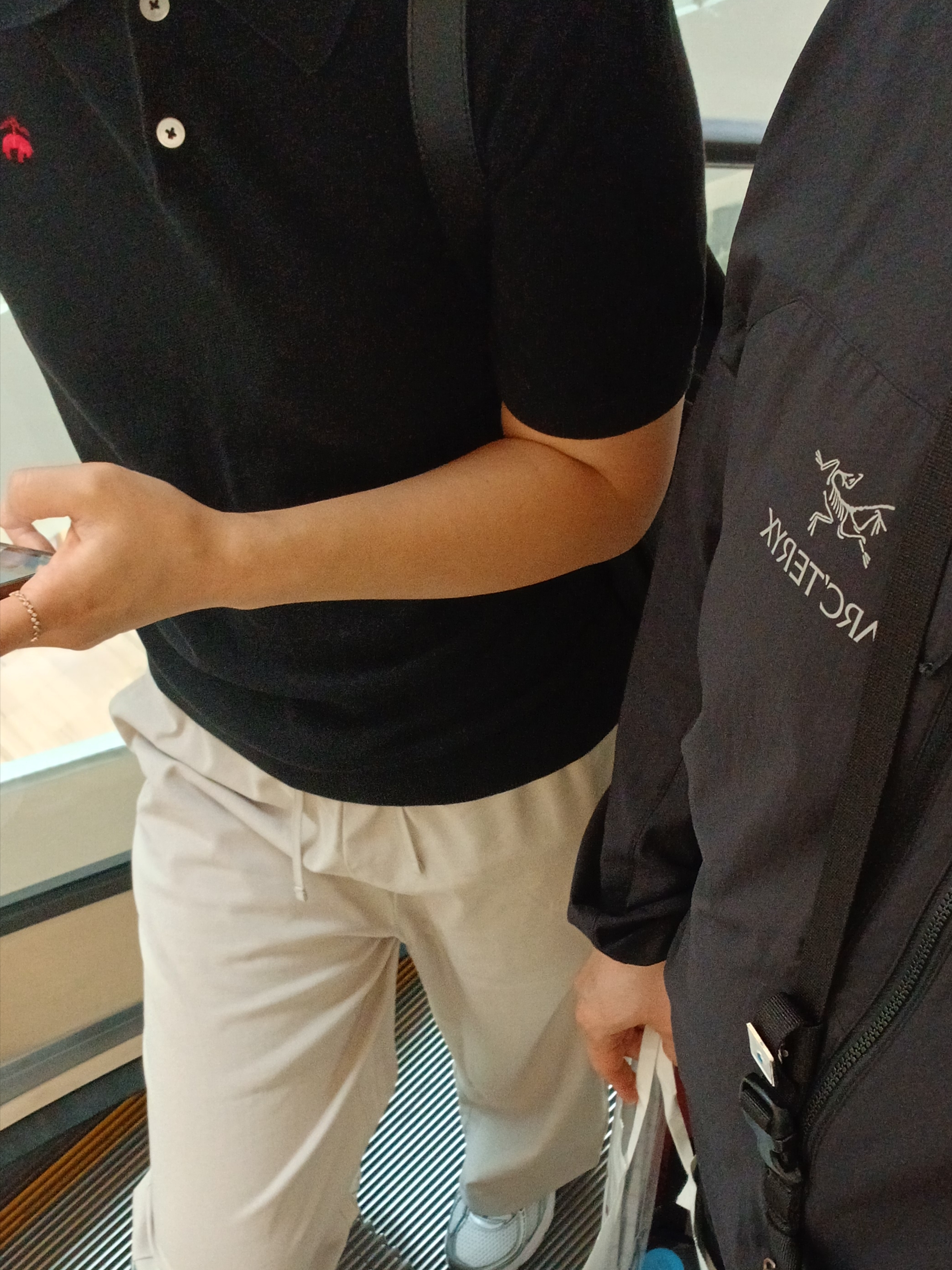 Goldwin Gore-Tex 3L Cap Black, Arc'teryx Gamma Quick Dry Shorts 9 Inch Black 착용 스타일 - 3