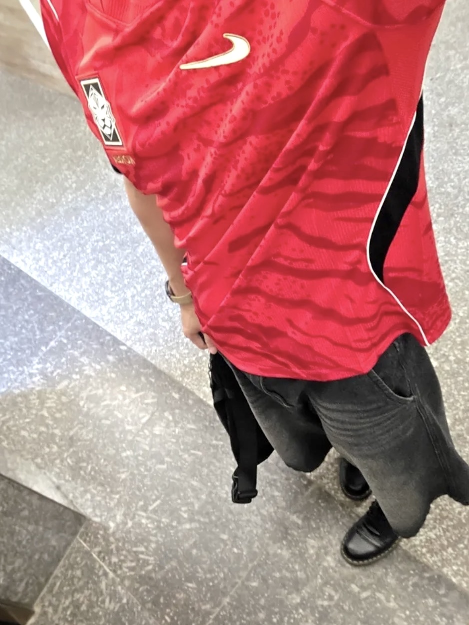 Yeezy Gap Engineered By Balenciaga Dove Hoodie Washed Black, Nike Korea 2026 Stadium Home Dri-Fit Soccer Replica Jersey Global Red Black (Non Marking Ver.) 착용 스타일 - 2