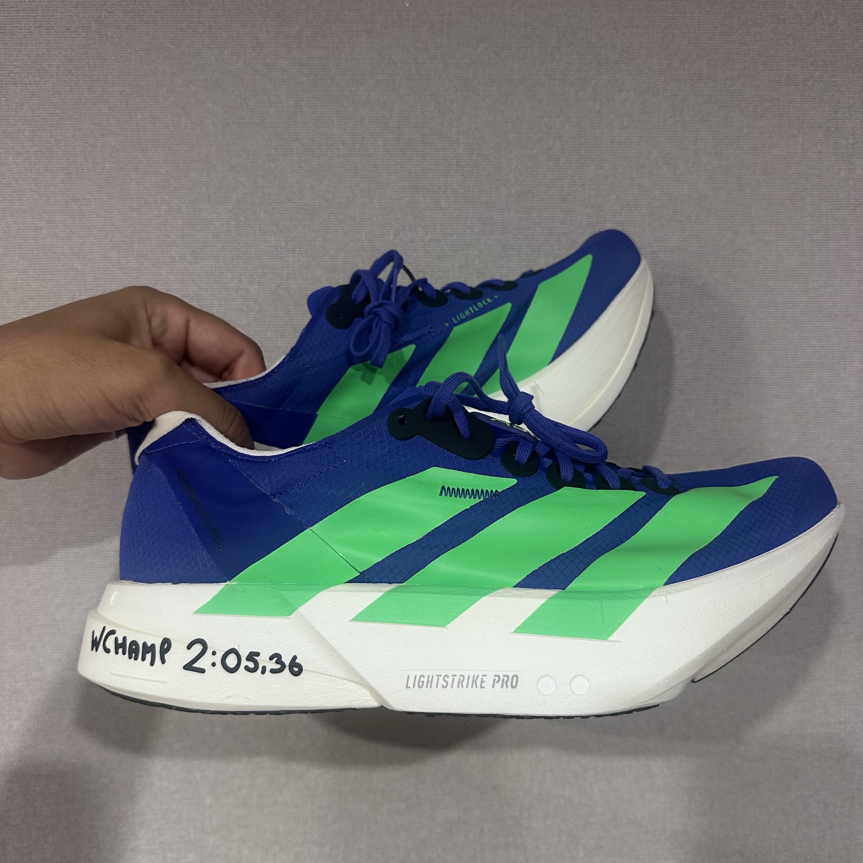 Adidas Adizero Adios Pro 4 Sonic Ink Screaming Green 착용 스타일