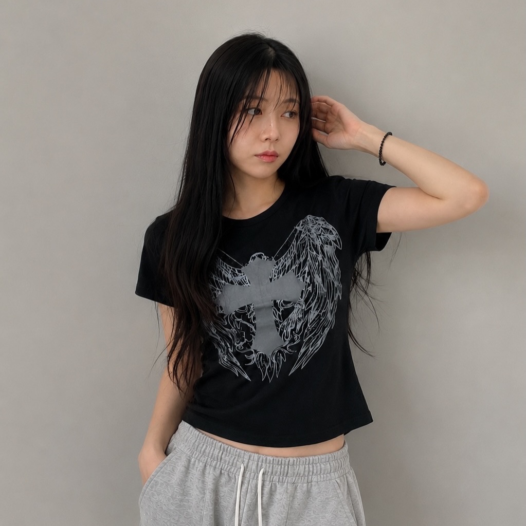 SLOW RECORD HOUSE Cross Wing T-Shirt Black 착용 스타일 - 1