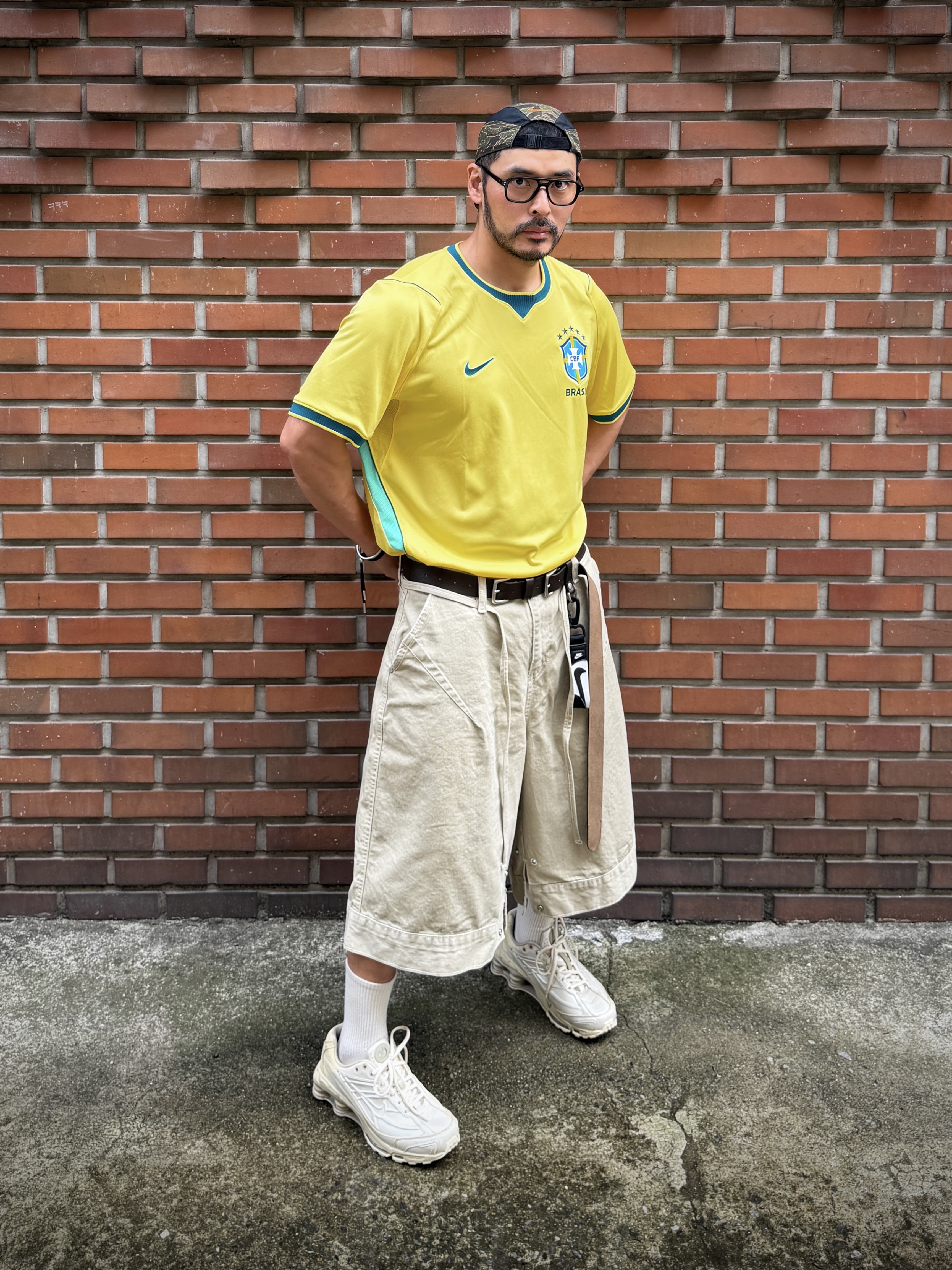 Nike Brazil 2026 Stadium Home Dri-Fit Football Replica Jersey Canary Light Menta (IF7054-724) (Non Marking Ver.), Nike Shox Ride 2 Metallic Silver and Desert Khaki 착용 스타일 - 4