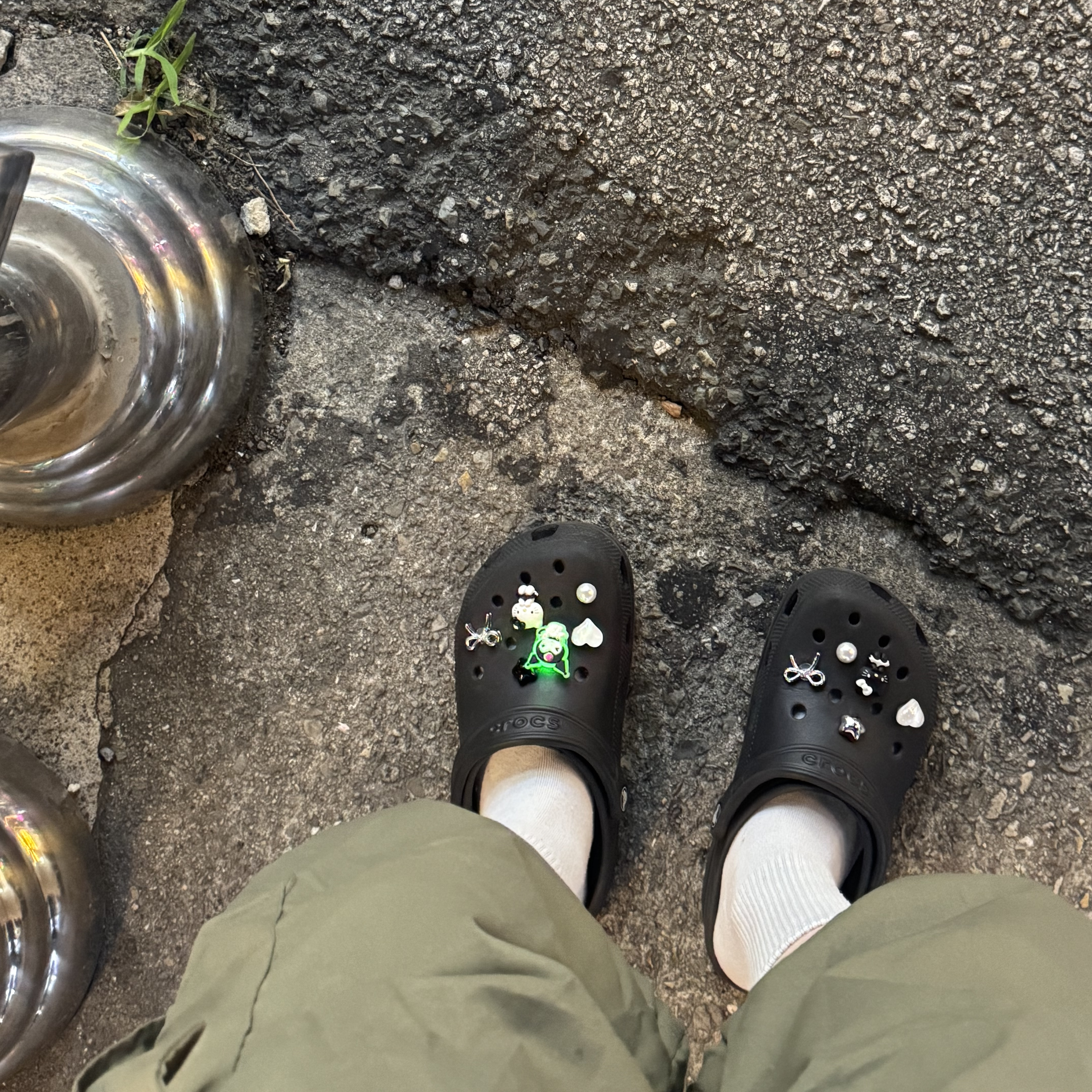 Crocs Classic Clog Black 착용 스타일