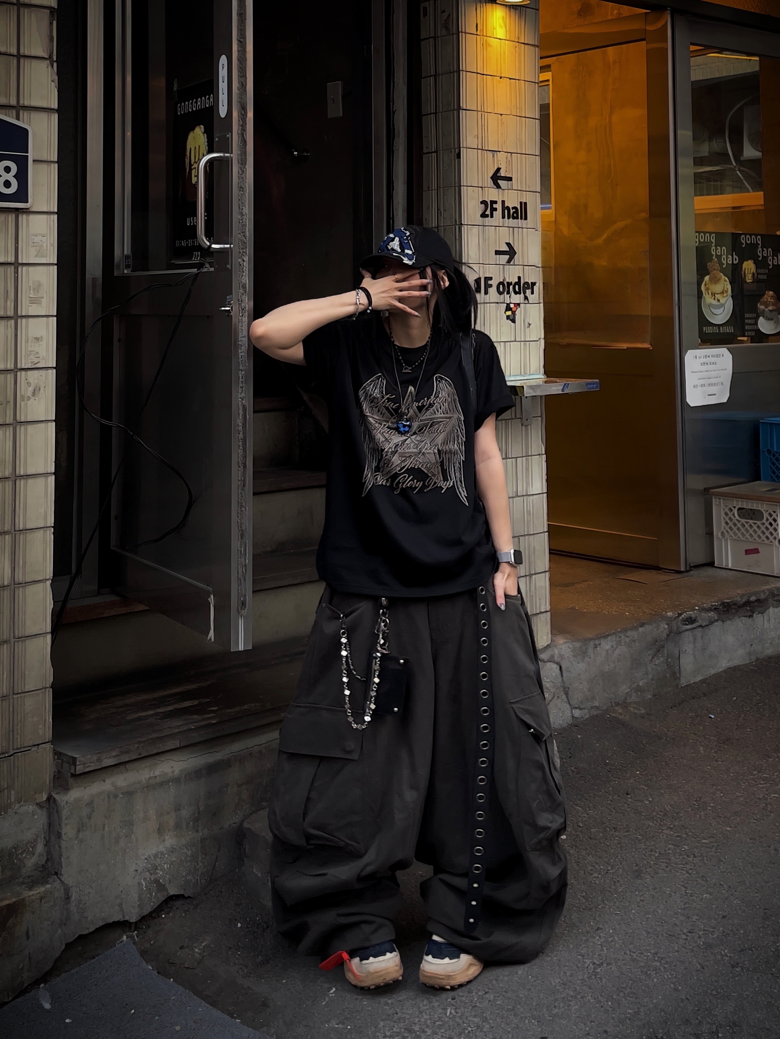 Diesel C-Eiffel Baseball Cap with Bold Oval D Black Blue 착용 스타일 - 1
