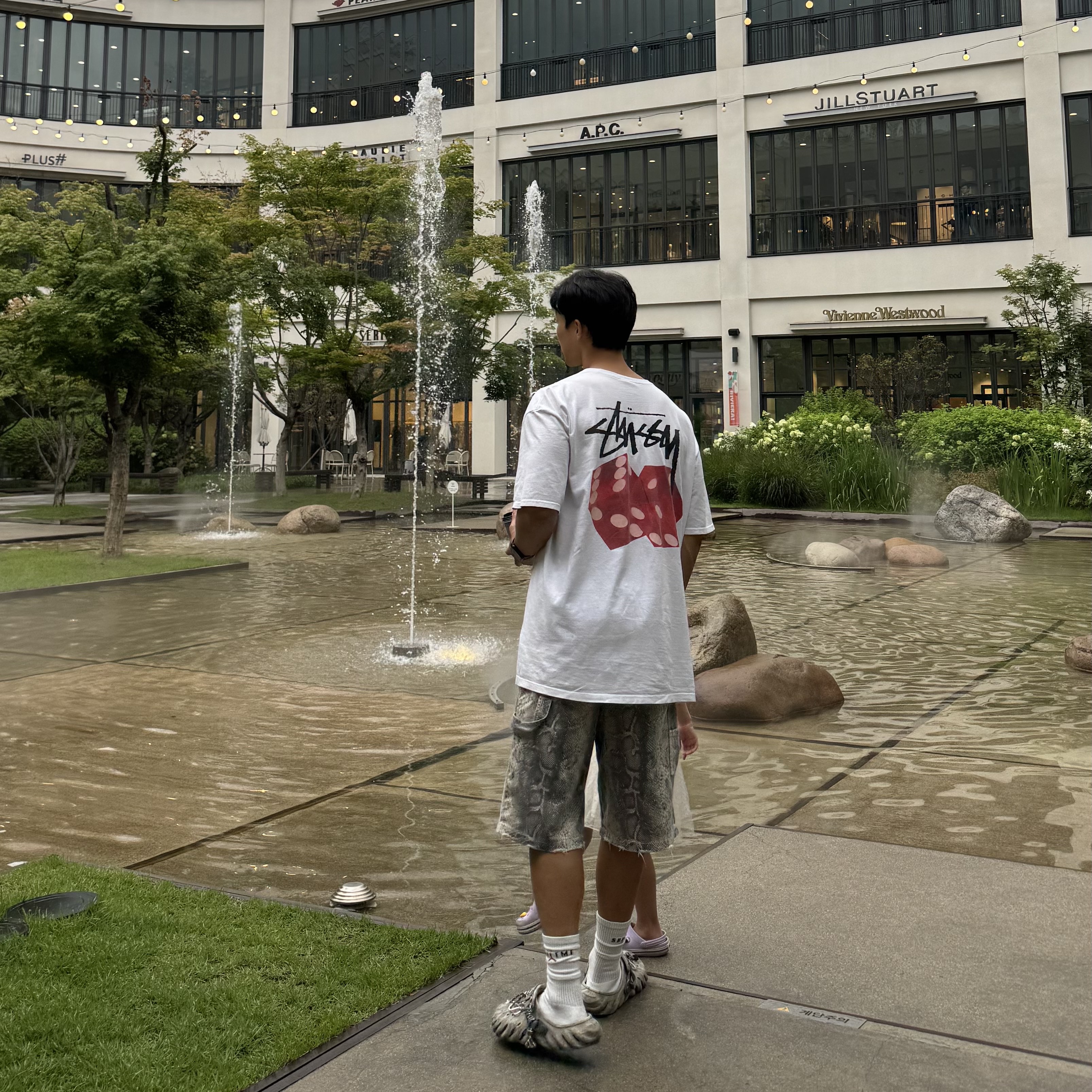 Stussy Diced Out T-Shirt White 착용 스타일