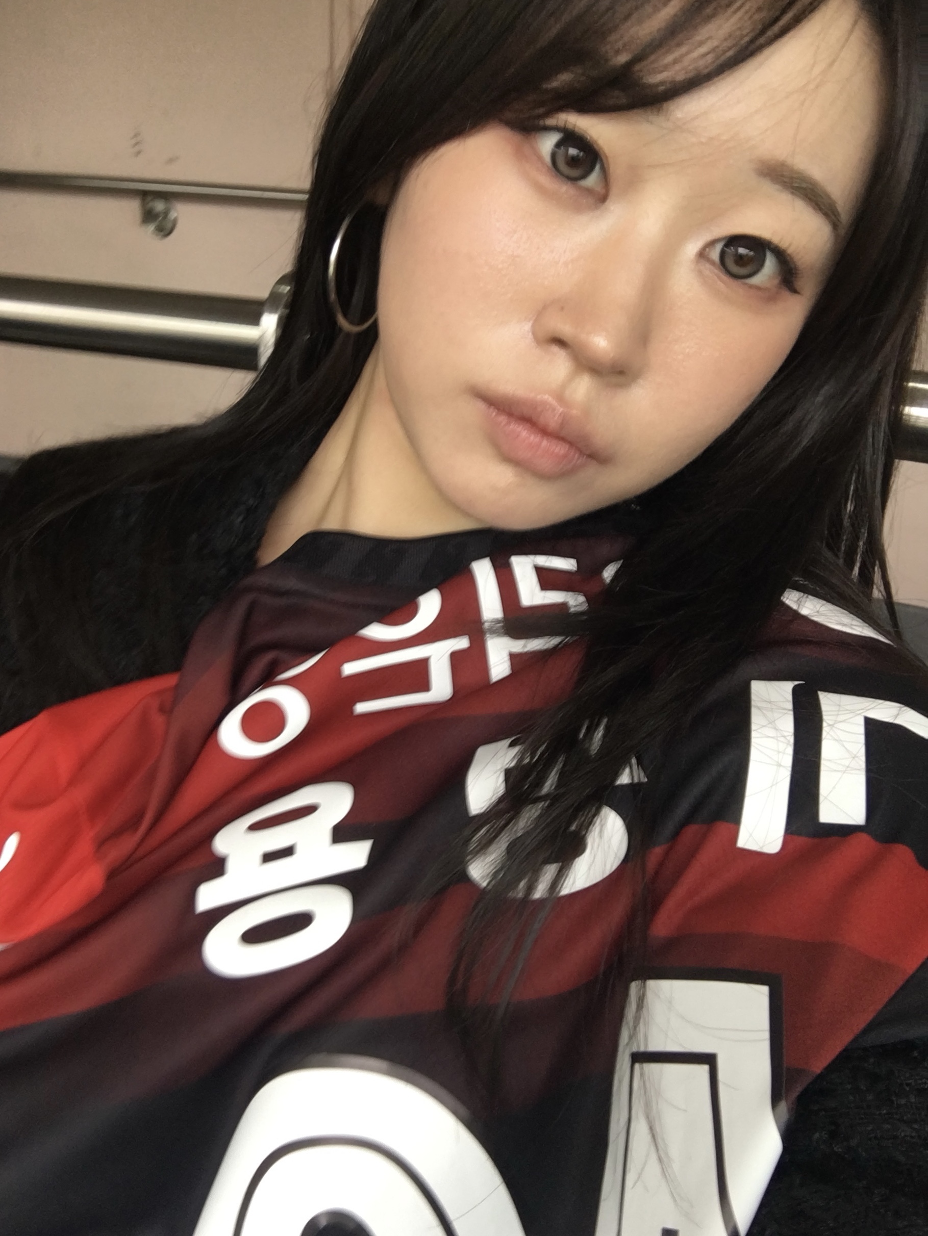 Puma Pohang Steelers FC 2025 Home Jersey Team Regal Red (Non Marking Ver.) 착용 스타일