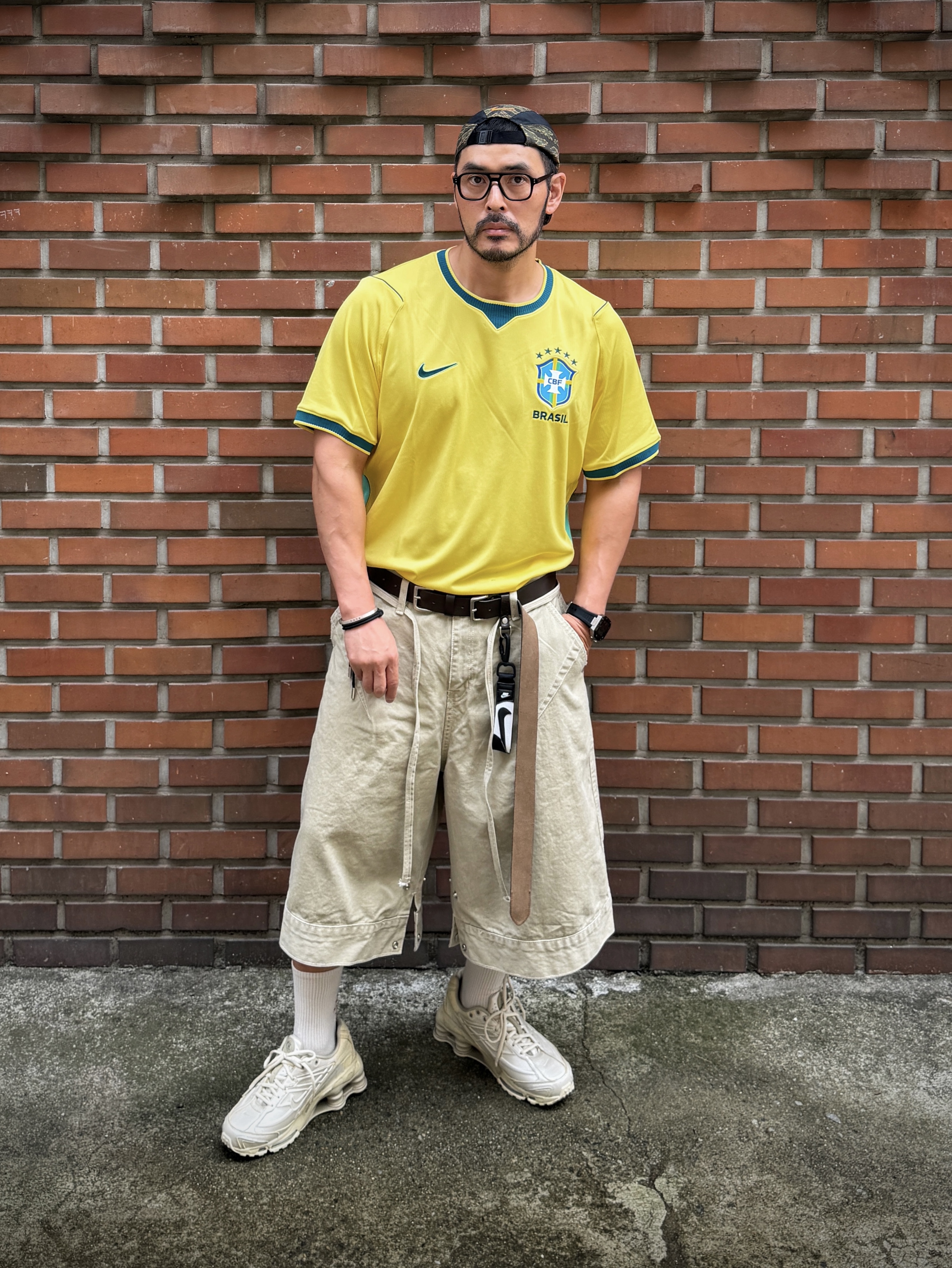 Nike Brazil 2026 Stadium Home Dri-Fit Football Replica Jersey Canary Light Menta (IF7054-724) (Non Marking Ver.), Nike Shox Ride 2 Metallic Silver and Desert Khaki 착용 스타일 - 1
