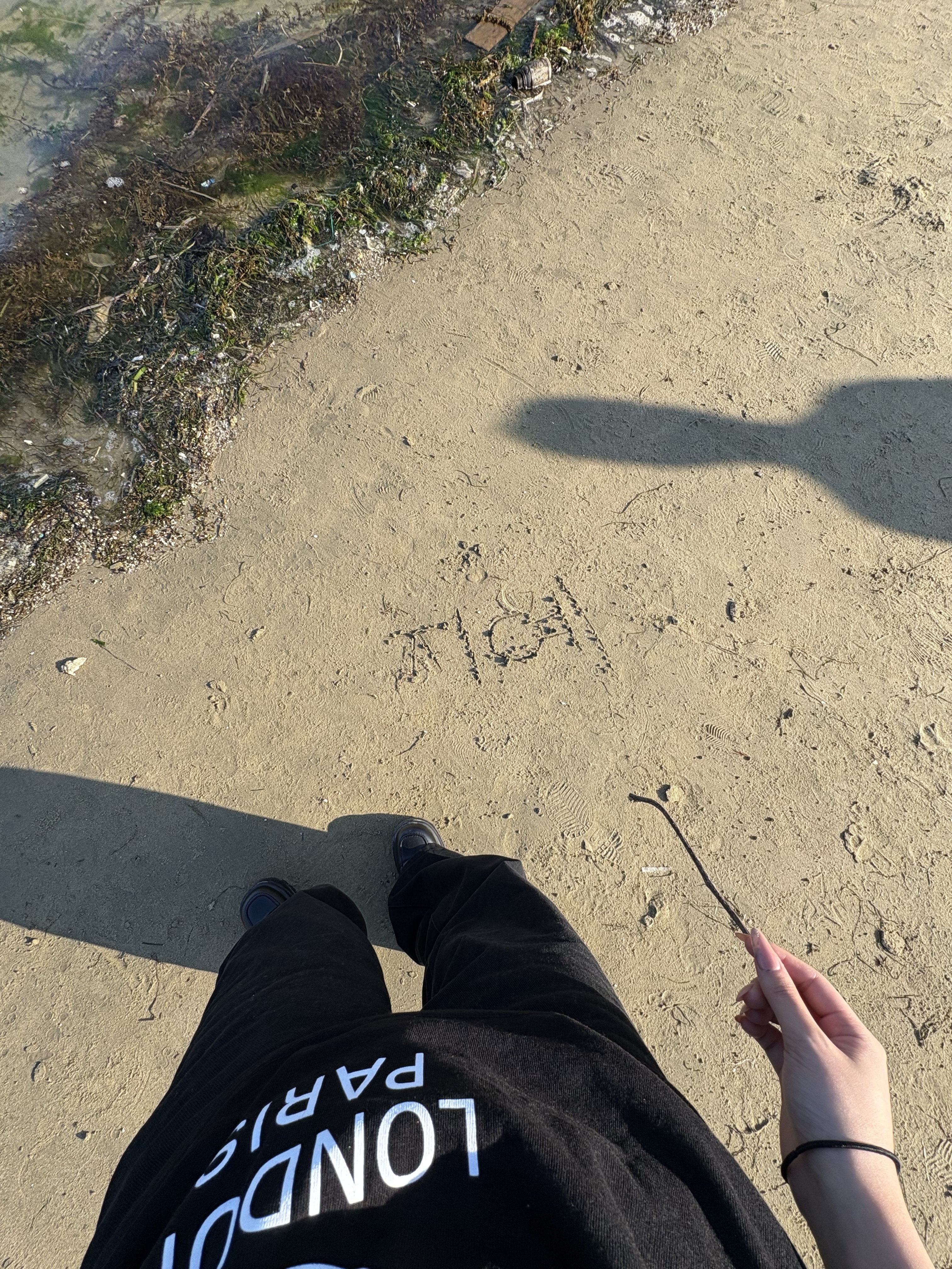 Stussy World Tour T-Shirt Black 착용 스타일 - 3