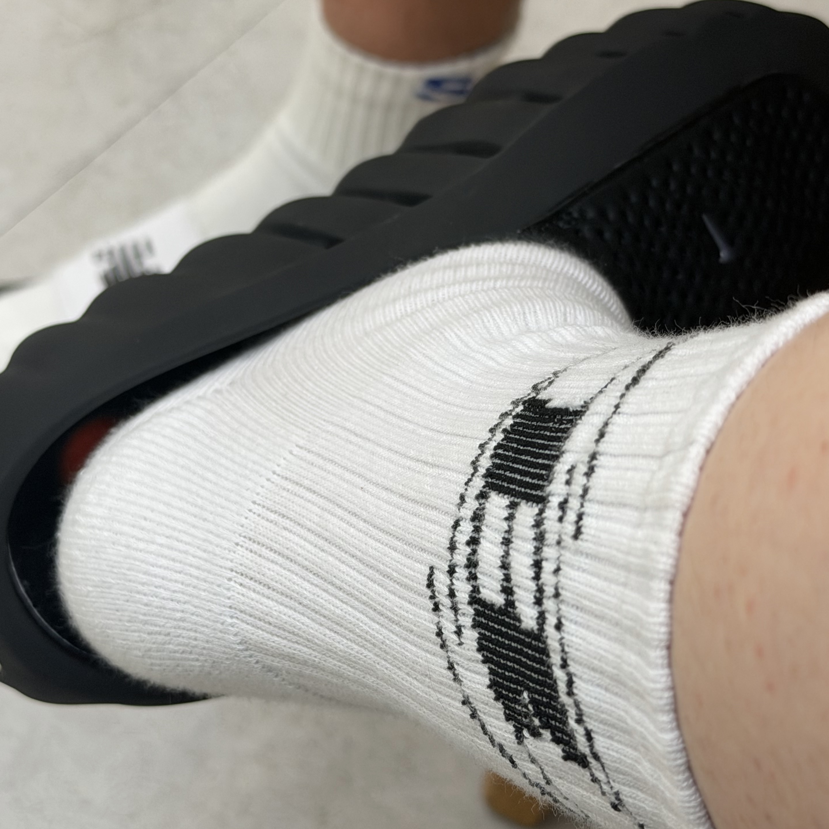 Nike Mind 001 Black Chrome 착용 스타일 - 2