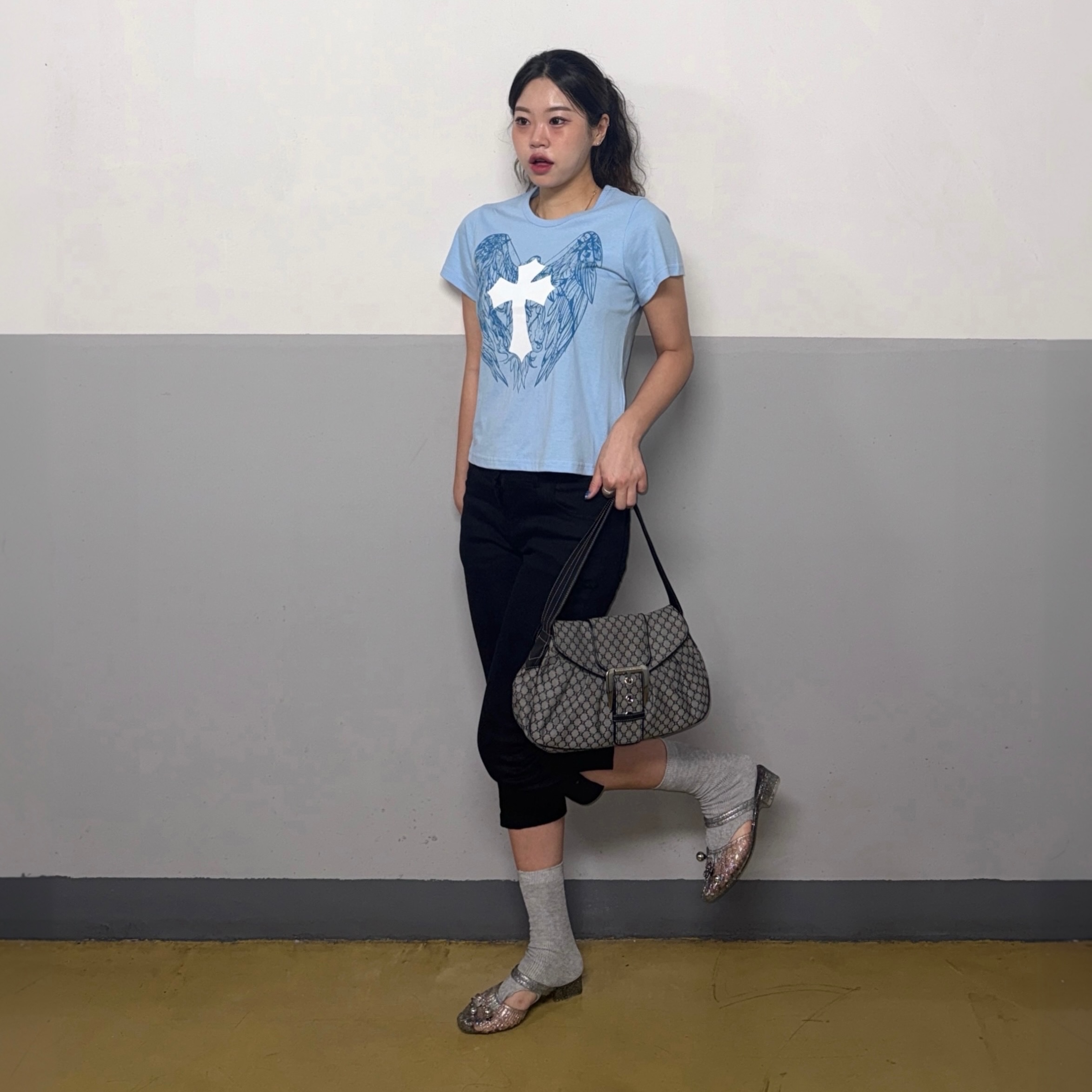 SLOW RECORD HOUSE Cross Wing T-Shirt Blue 착용 스타일 - 2