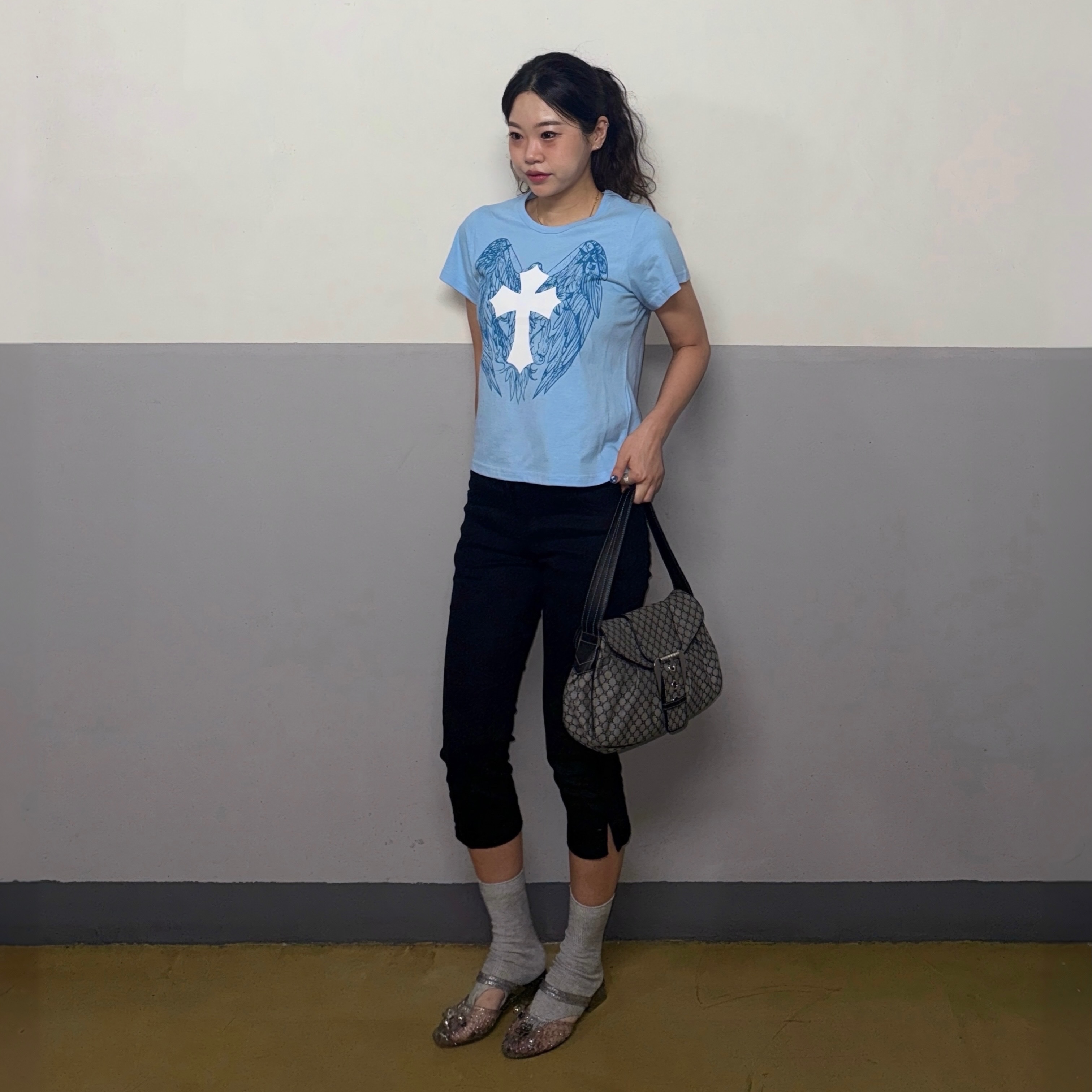 SLOW RECORD HOUSE Cross Wing T-Shirt Blue 착용 스타일 - 3