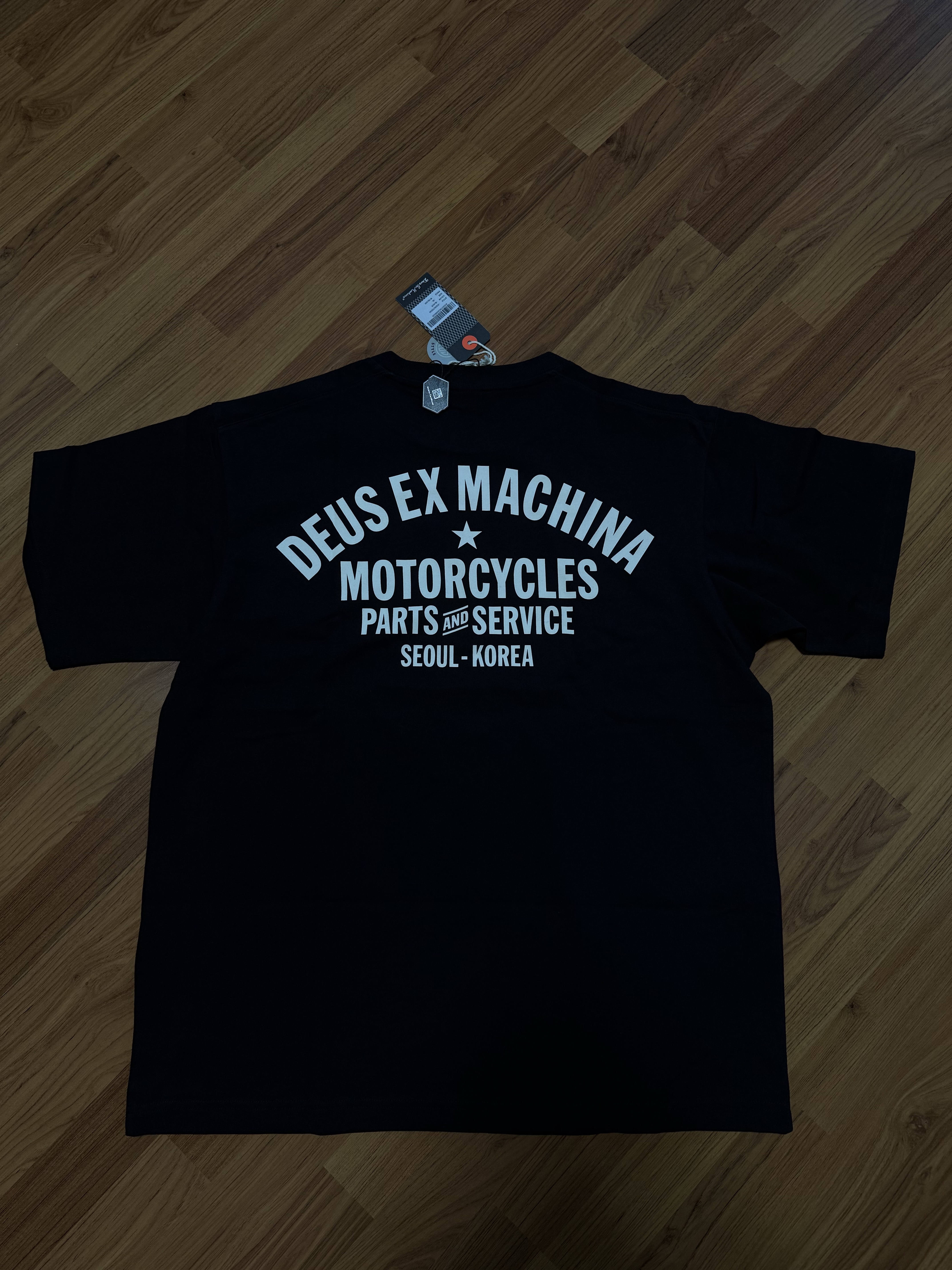 Deus Ex Machina Seoul Original Address T-Shirt Black 착용 스타일 - 2