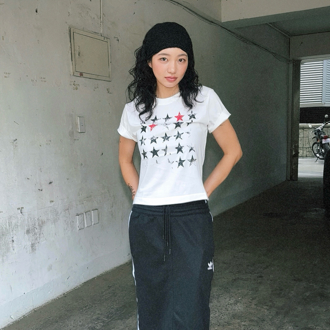 Thevinylhouse Faded Star Tee White, (W) Adidas Originals Balloon Long Skirt Black - KR Sizing 착용 스타일