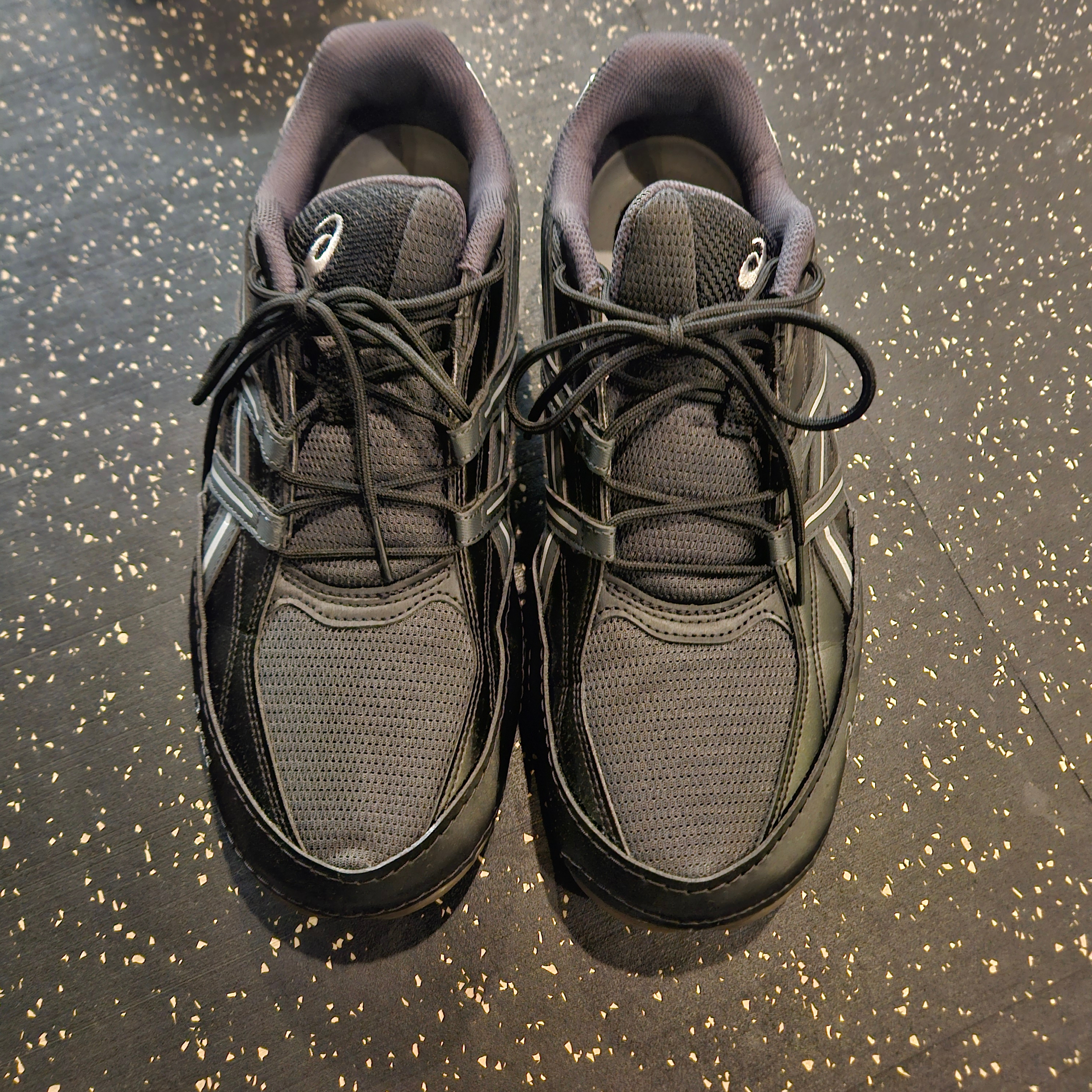 Asics Hypersync Graphite Grey Black 착용 스타일