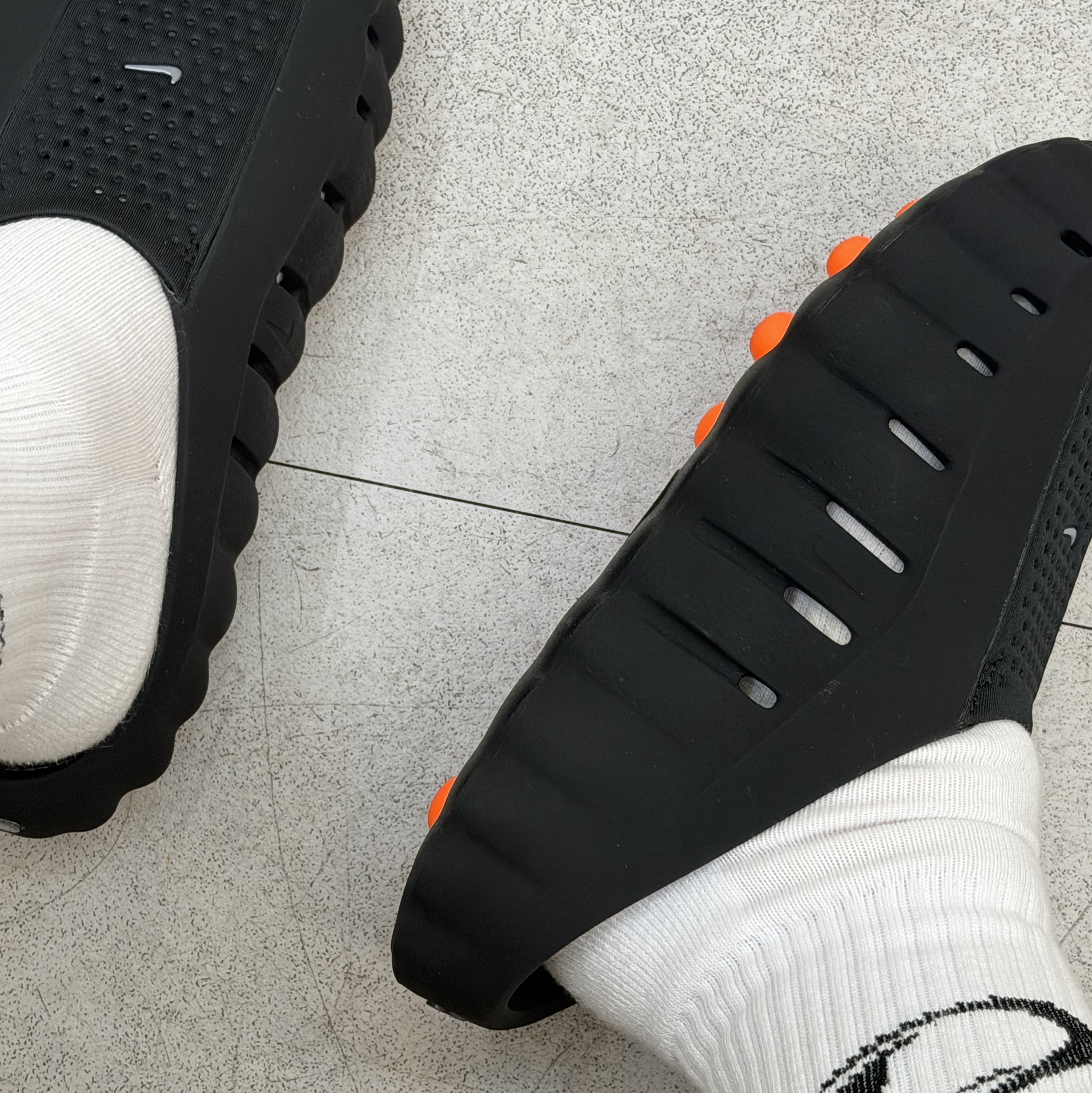 Nike Mind 001 Black Chrome 착용 스타일 - 3