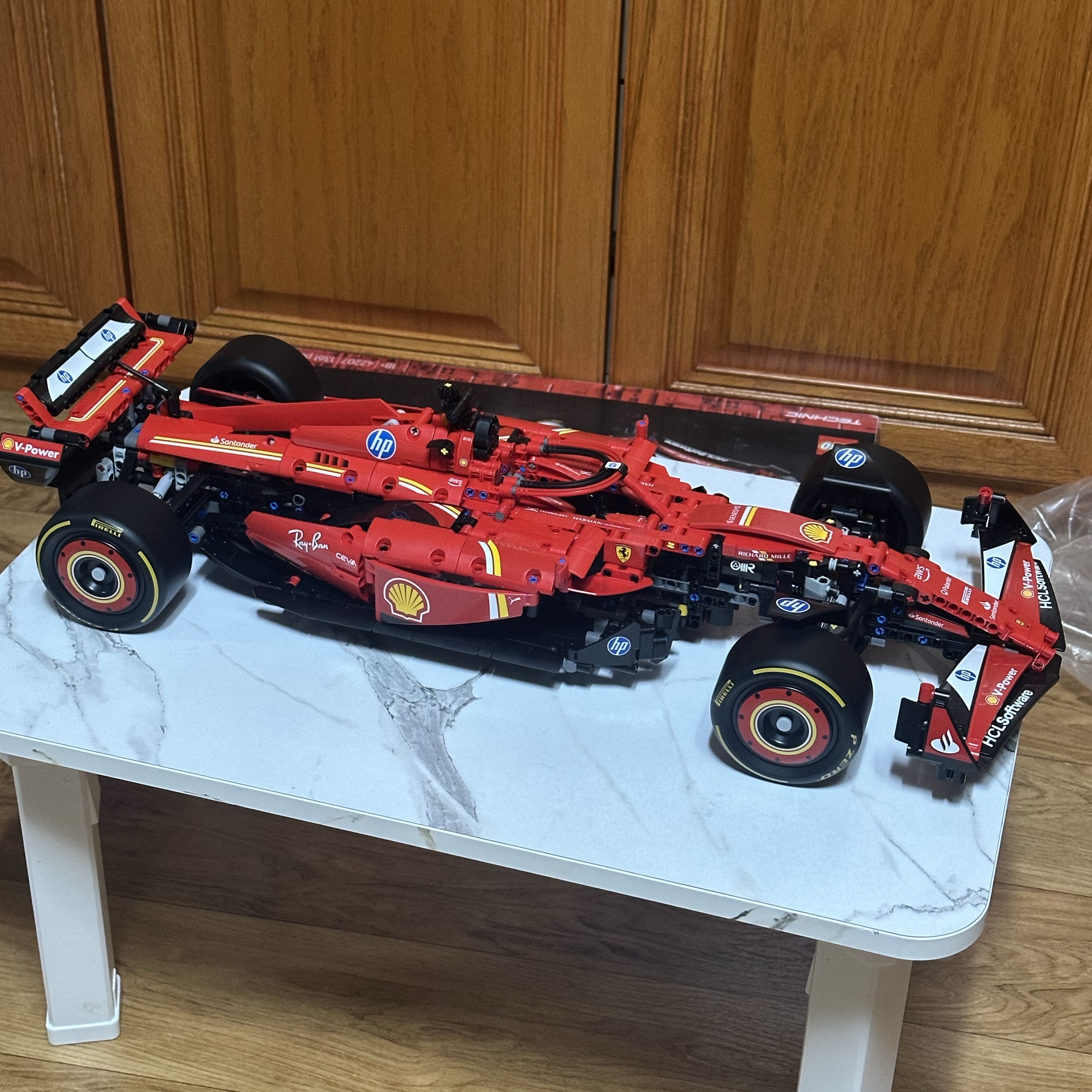 Lego Ferrari SF-24 F1 Car 착용 스타일 - 1
