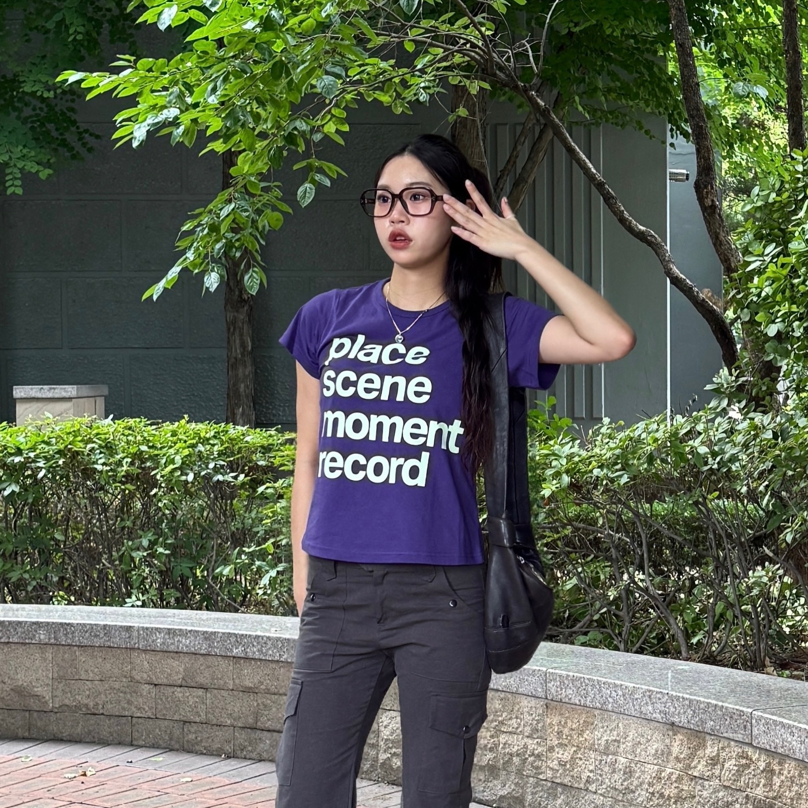 SLOW RECORD HOUSE Archive Typo T-Shirt Purple 착용 스타일 - 1