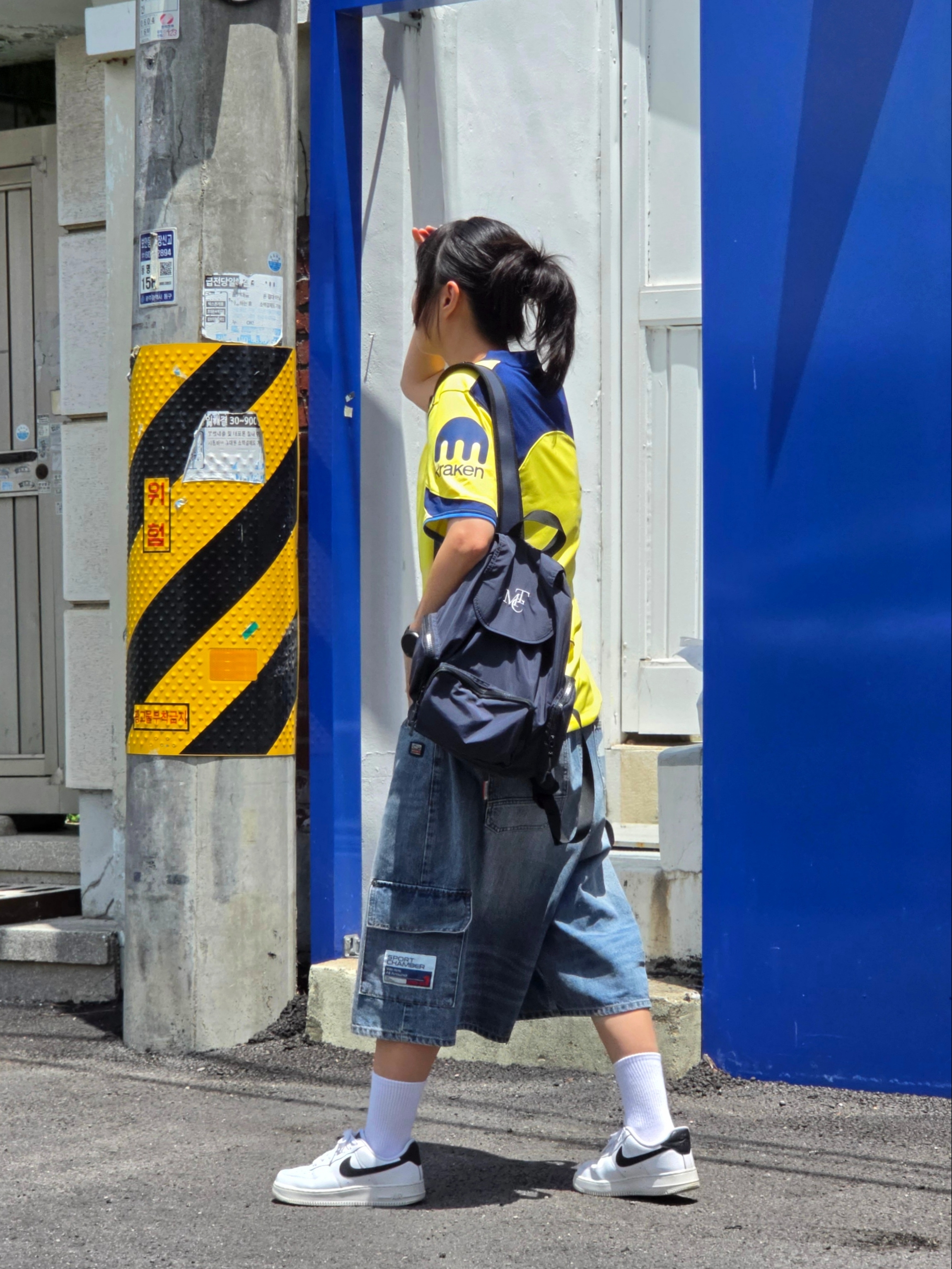 Nike Tottenham Hotspur 2025/26 Stadium 3rd Dri-FIT Total 90 Replica Jersey Dynamic Yellow Blue Void Pacific Blue (Non Marking Ver.), SPORT CHAMBER Track Denim Bermuda Shorts Blue 착용 스타일 - 2