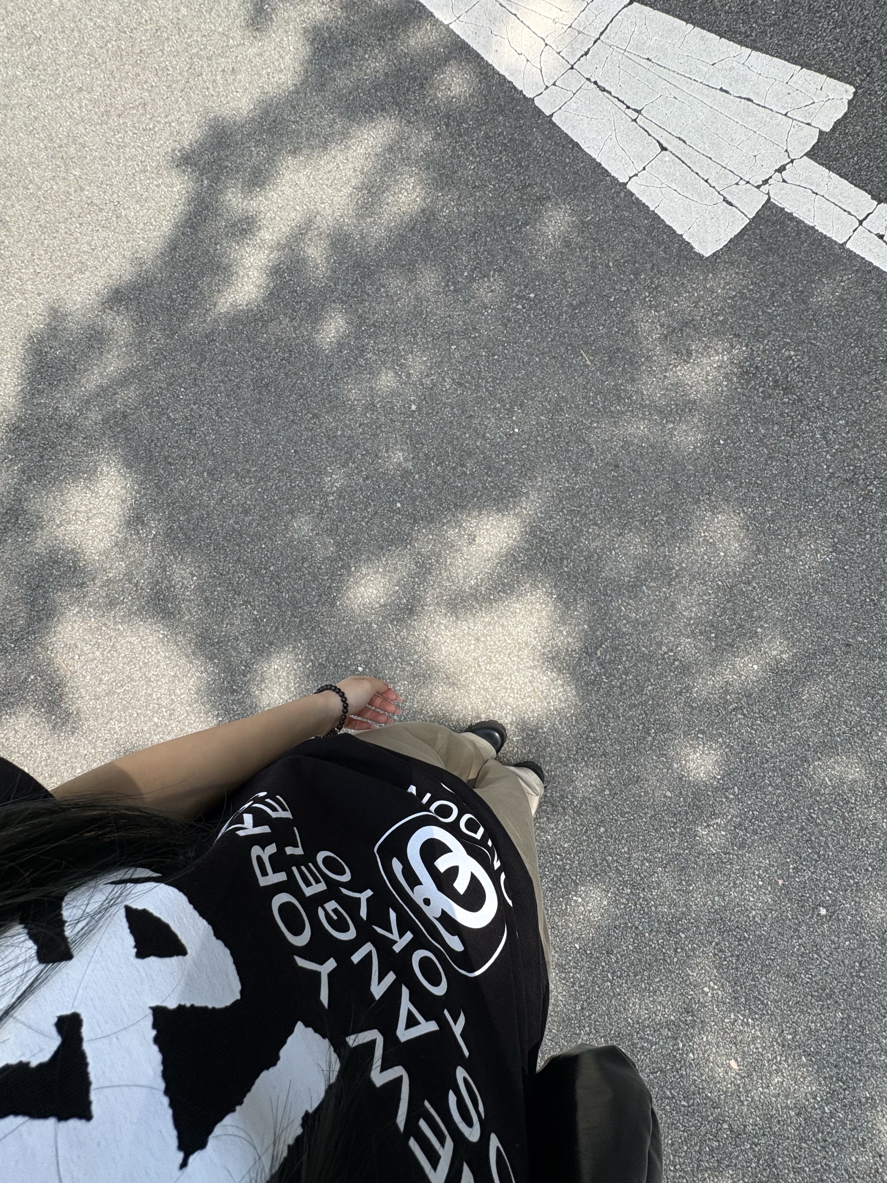 Stussy World Tour T-Shirt Black 착용 스타일 - 1