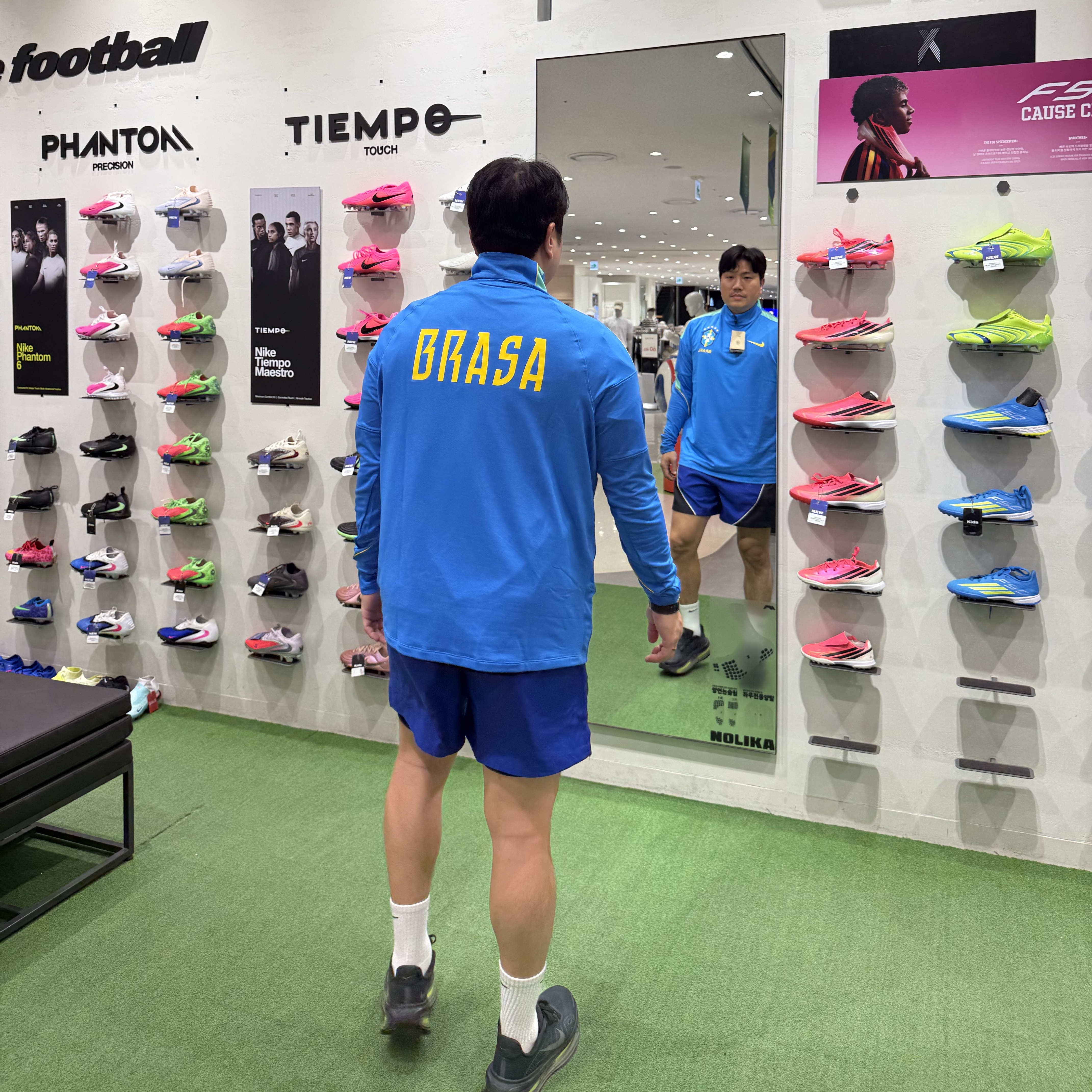Jordan Brazil 2026 Anthem Jacket Old Royal Yellow Pulse (IF3896-417) (Non Marking Ver.), Jordan Brazil Brooklyn 5 Inch Woven Shorts Old Royal Black (IM5104-417) 착용 스타일 - 8