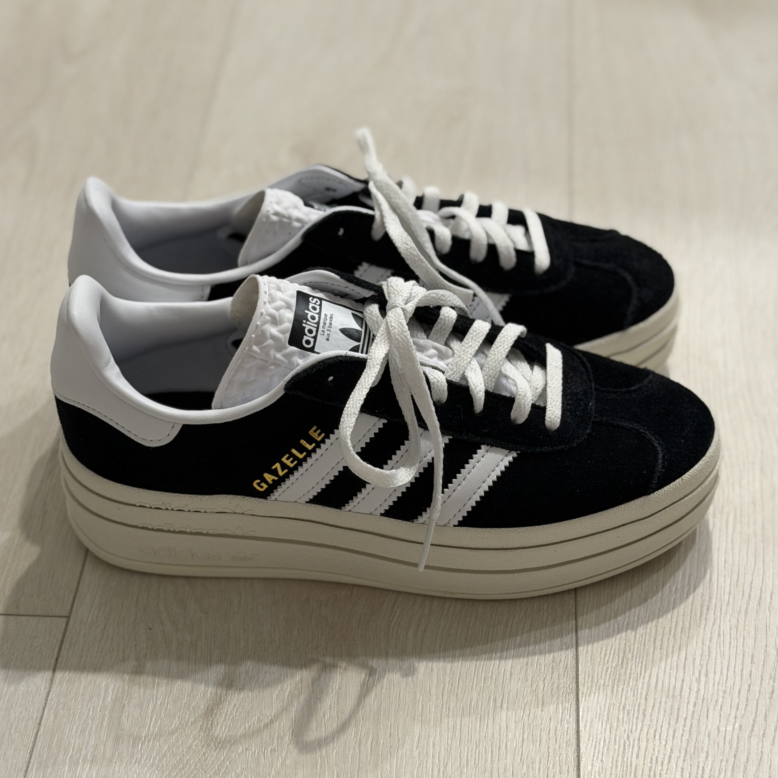 (W) Adidas Gazelle Bold Core Black Cloud White 착용 스타일