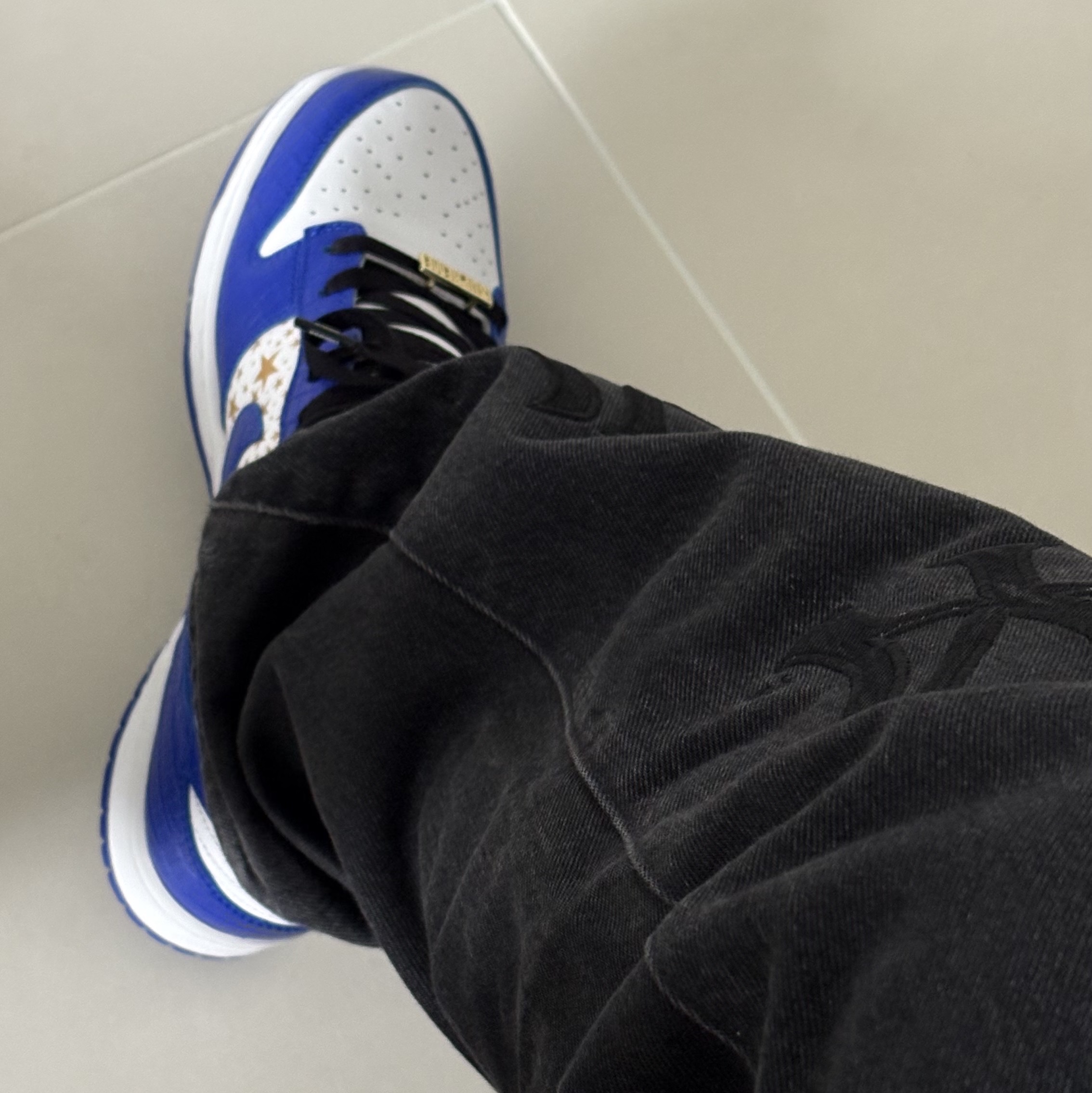 Nike x Supreme SB Dunk Low Hyper Blue 착용 스타일 - 2