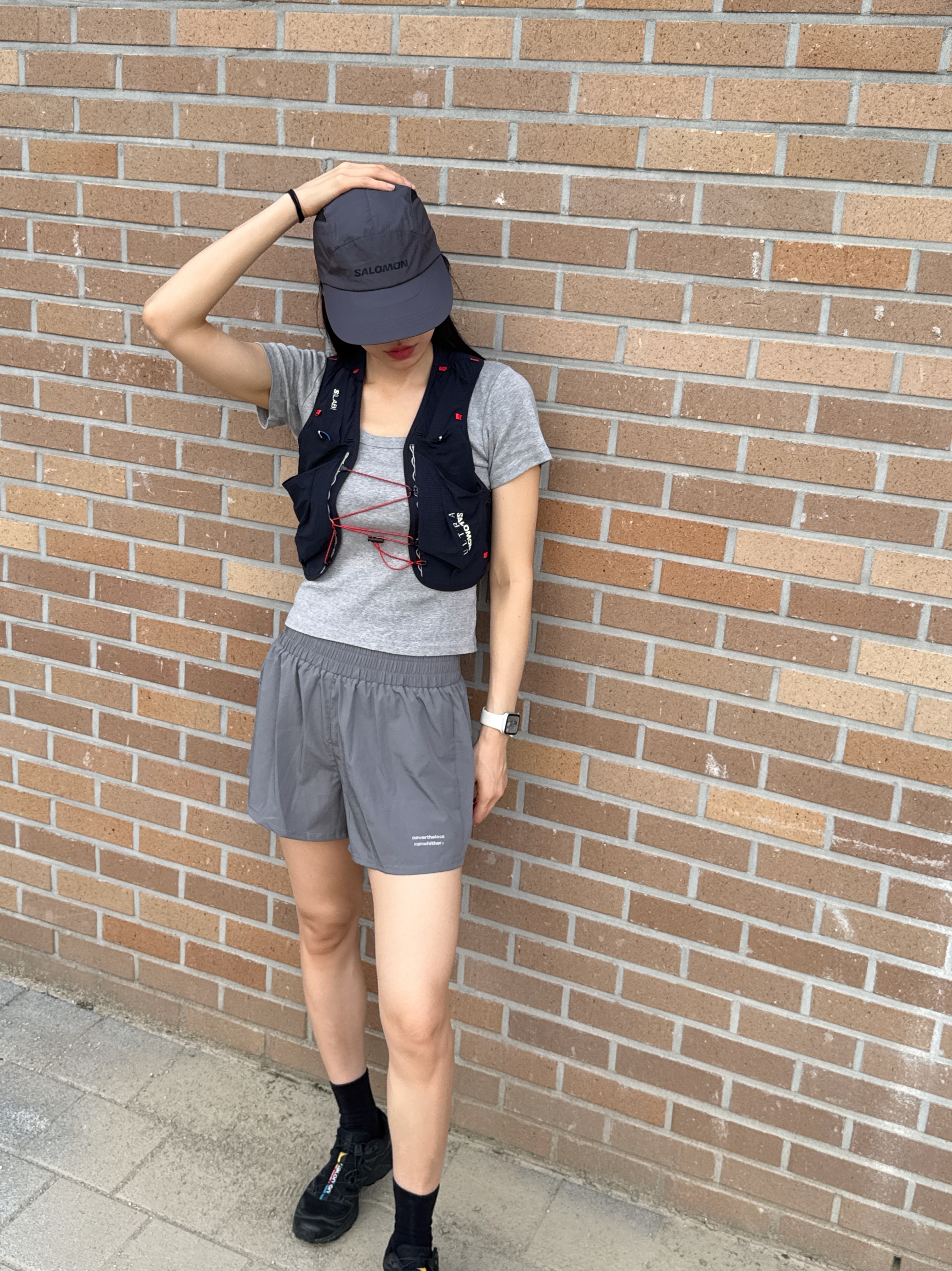 Salomon Ridge 5 Panel Cap Charcoal, Salomon S/Lab Ultra 10 Night Sky 착용 스타일 - 1