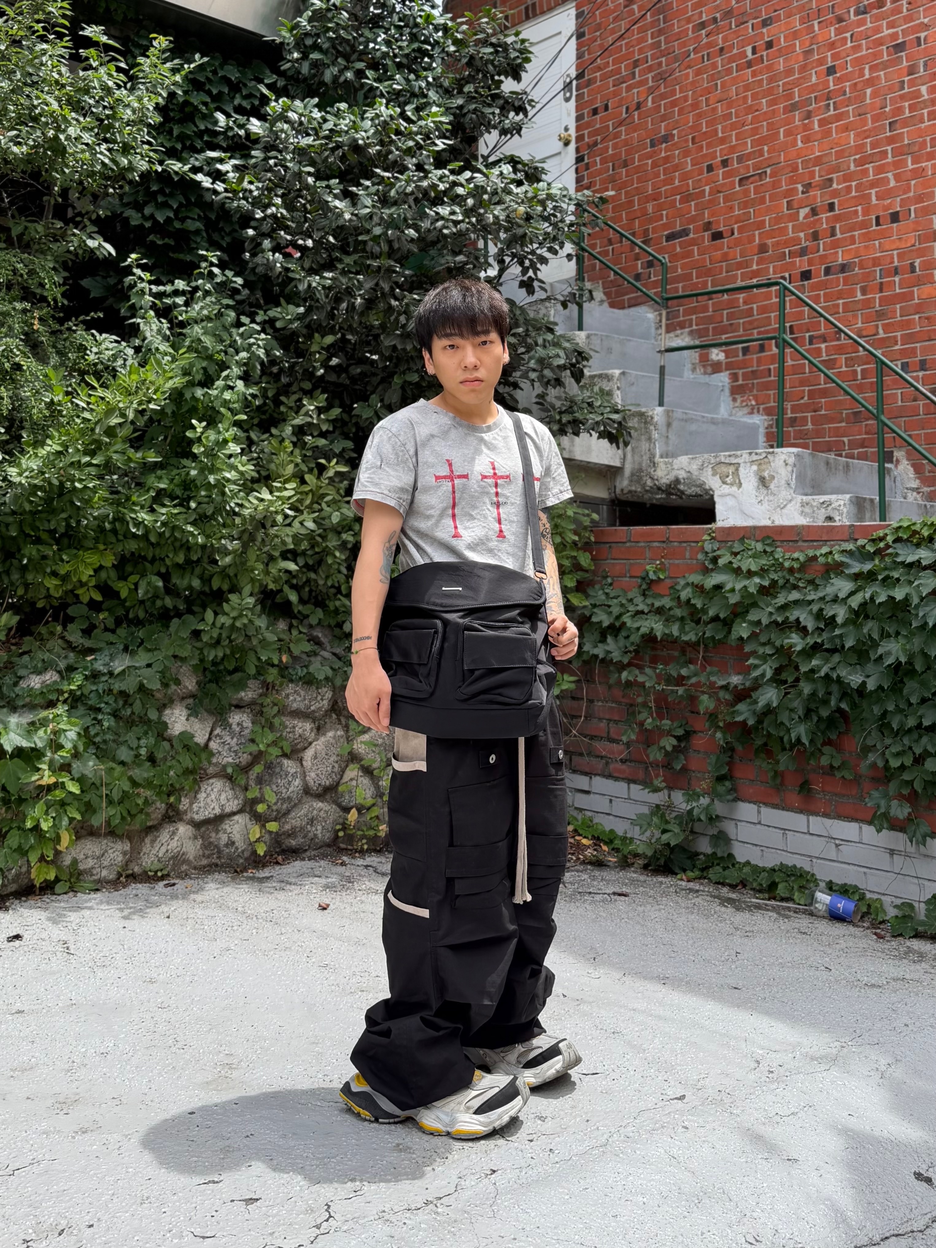 Balenciaga Cargo Sneakers Grey Black Yellow, Wapworks Camp Supply Cargo Pants Black 착용 스타일 - 2