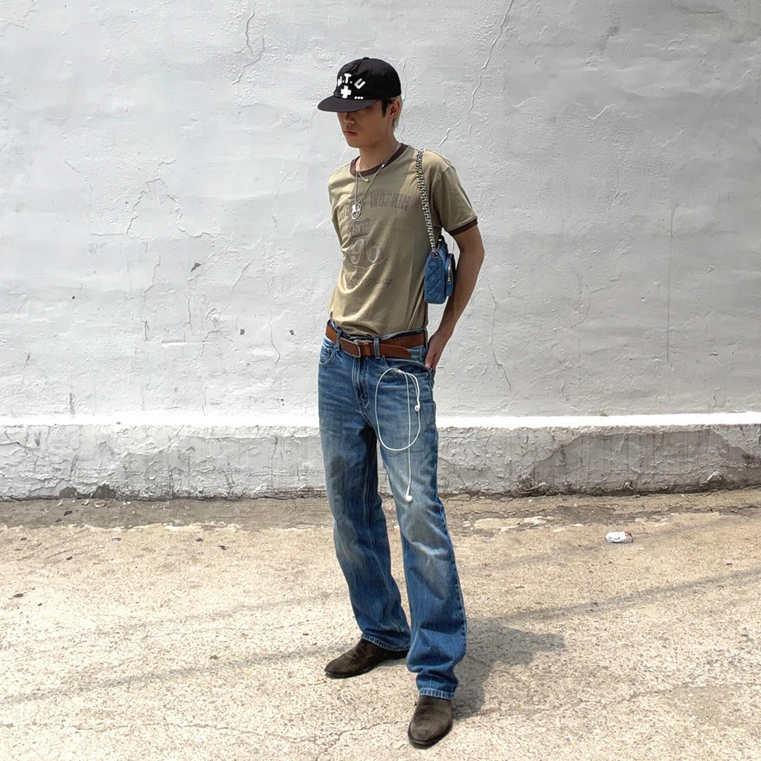 Thevinylhouse Nobody Work Ringer Tee Olive 착용 스타일