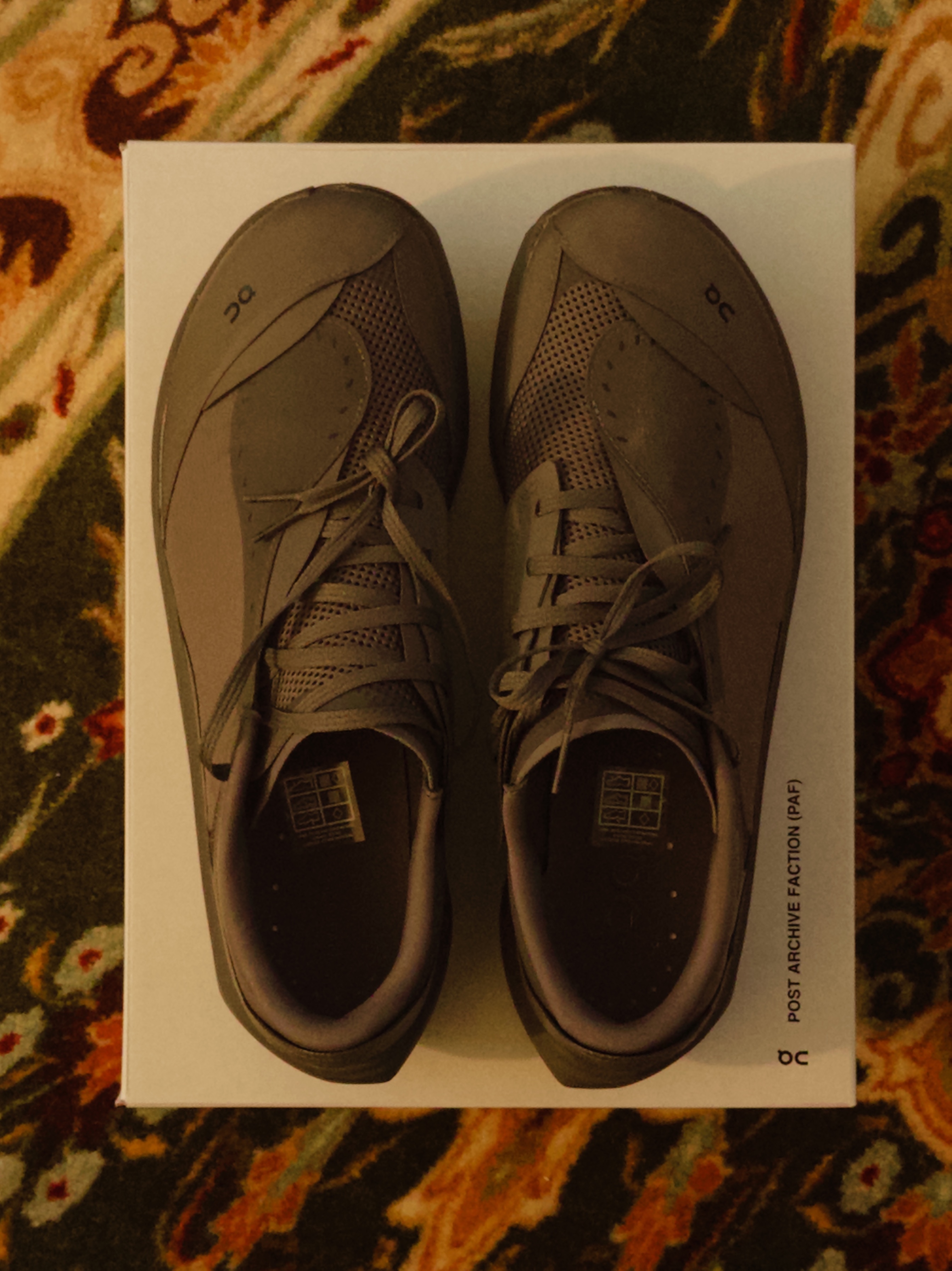 On Running x Post Archive Faction (Paf) Cloudboom Volt Ember Pebble 착용 스타일 - 1