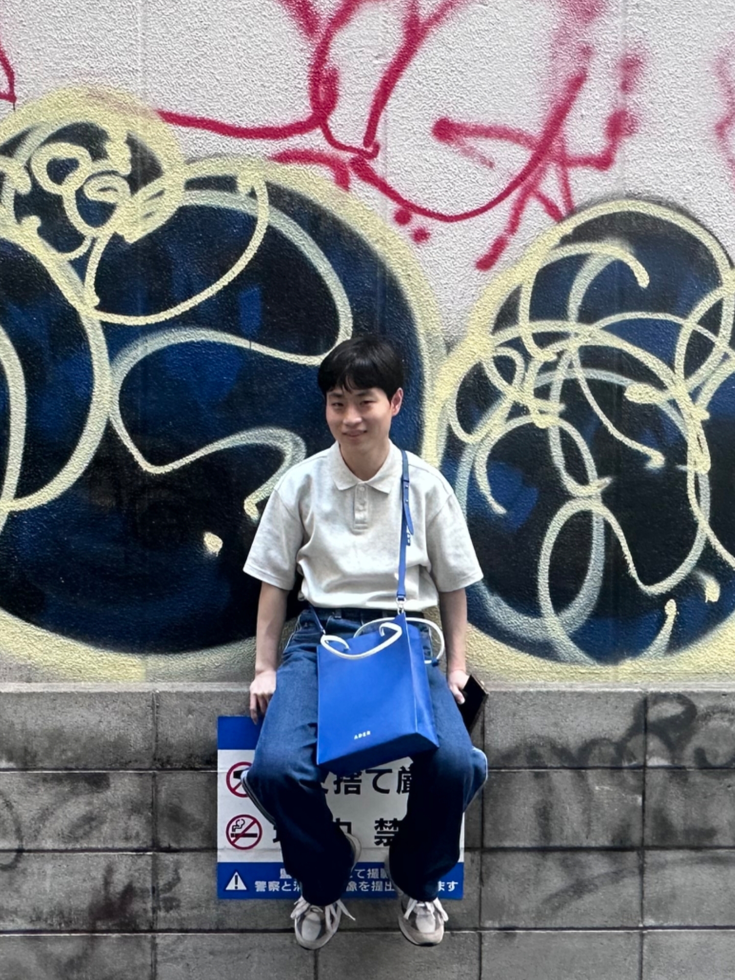 Ader Error Sig; TRS/BL Tag Polo T-Shirt 01 Oatmeal, Ader Error Shopper Bag Blue 착용 스타일 - 1