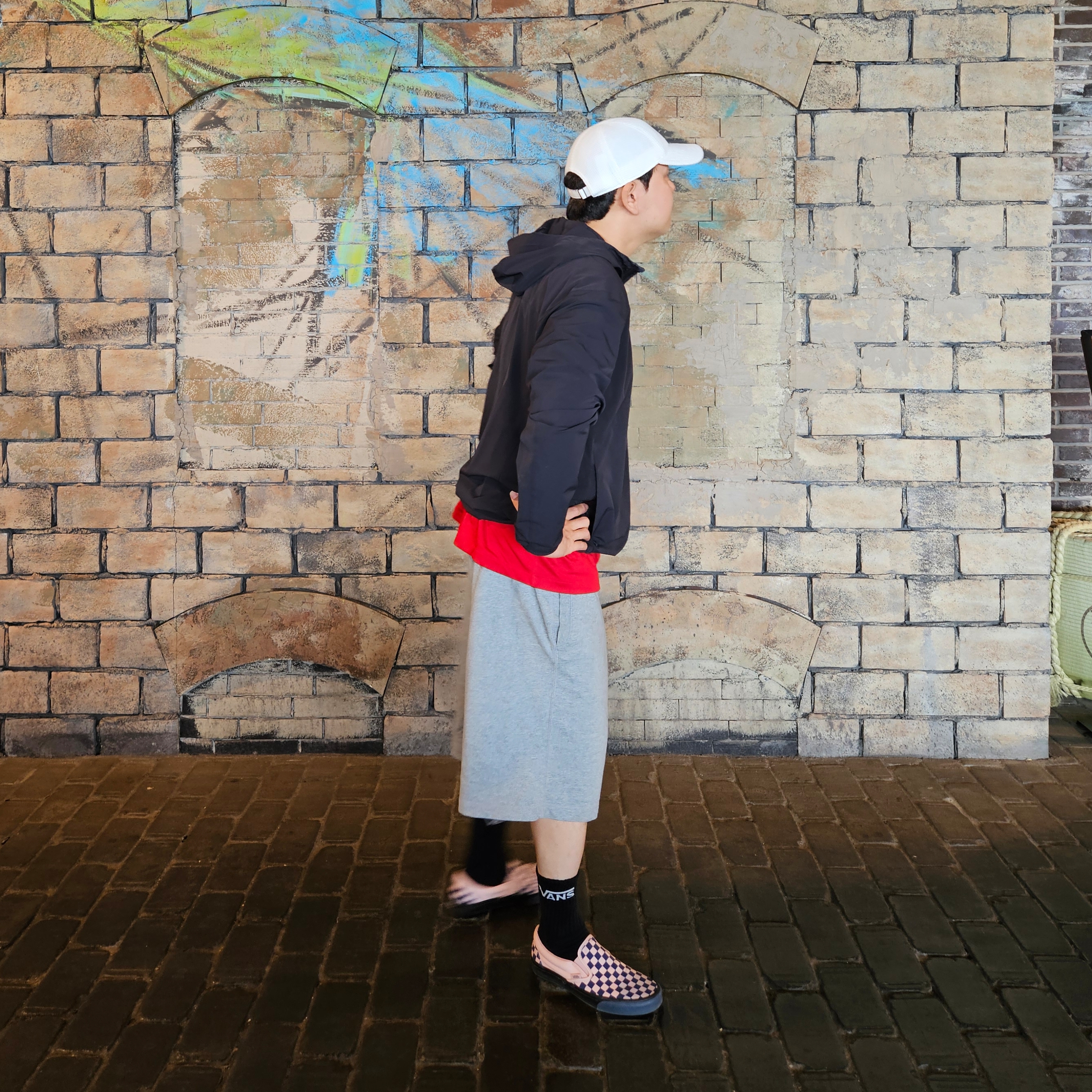 Vans Classic Slip-On Checkerboard Navy Pink, Nike Liverpool FC 2023/24 Dri-Fit Stadium Home Jersey Gym Red (Non Marking Ver.) 착용 스타일