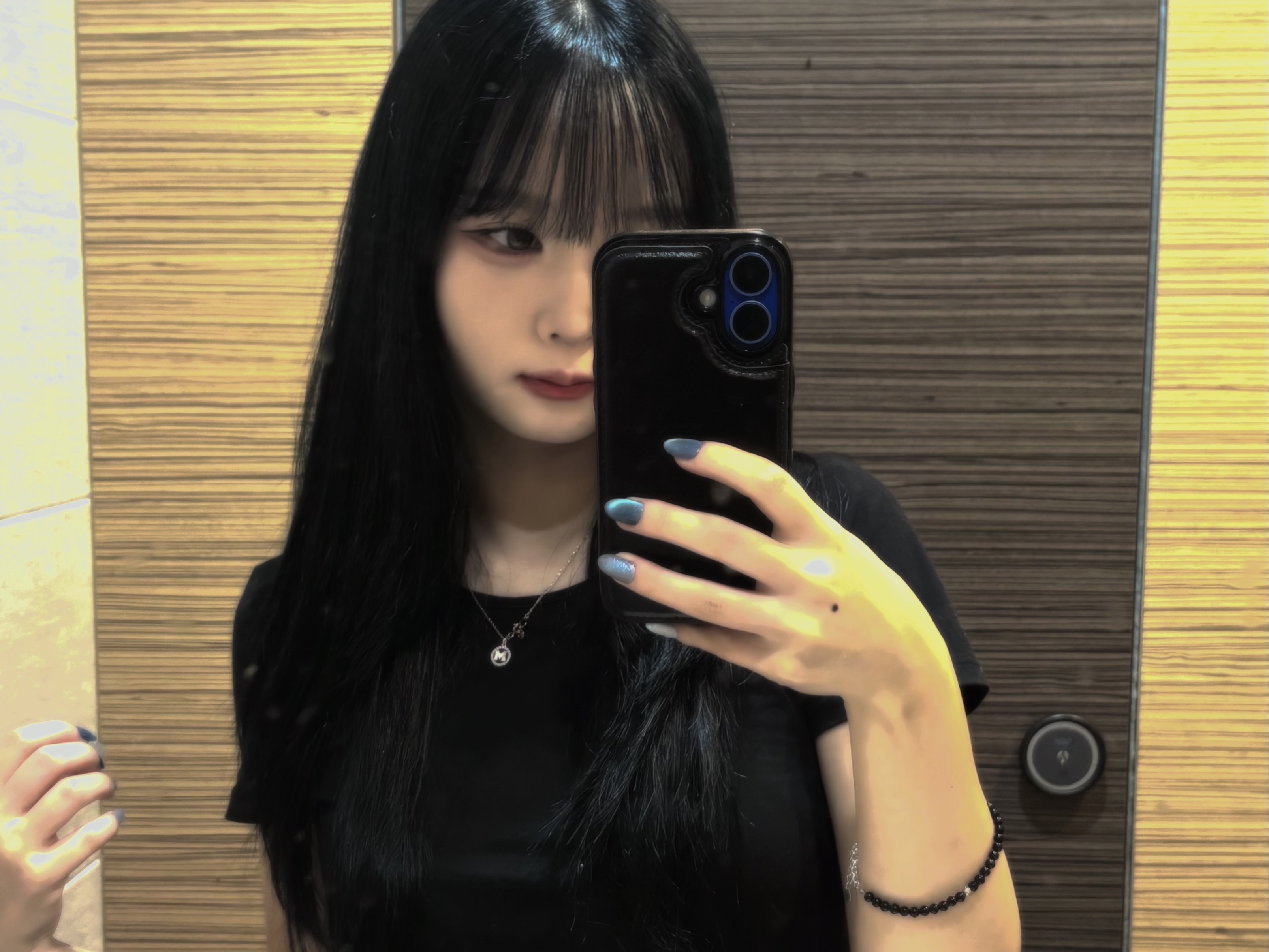Jennie 1st Album Ruby LP Opaque Red, (W) Metrocity Centro White Sterling Silver Necklace White 착용 스타일 - 2