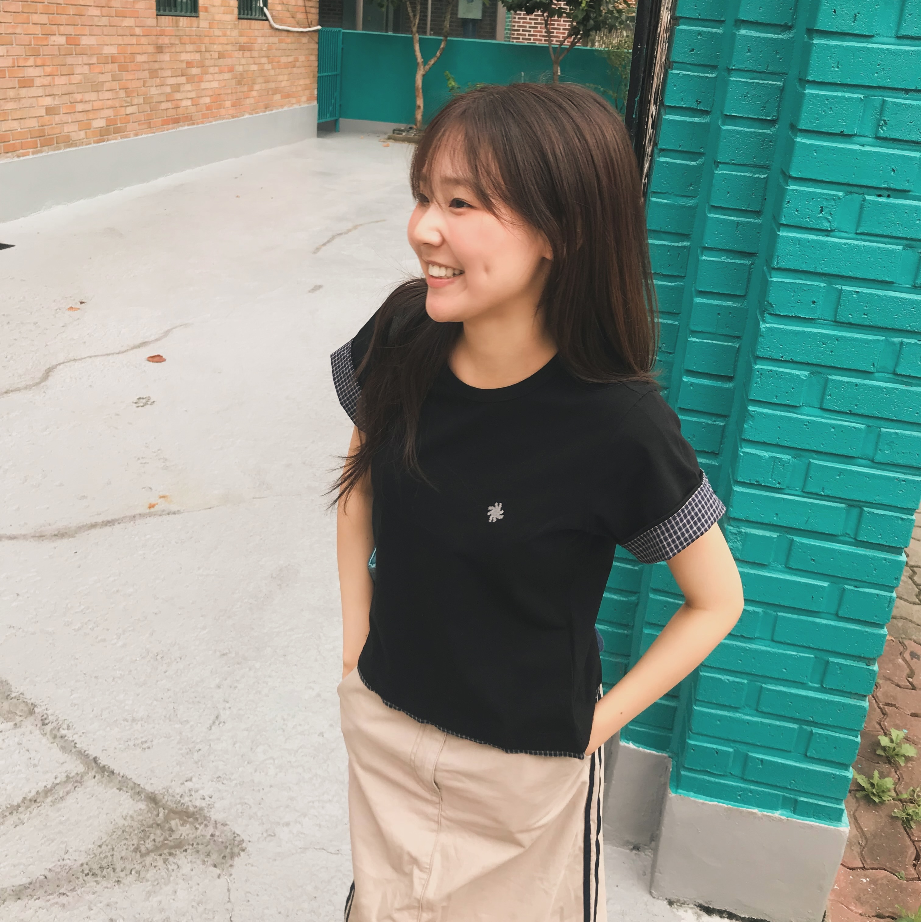 SLOW RECORD HOUSE Layered Check Roll-Up T-Shirt Black 착용 스타일 - 1