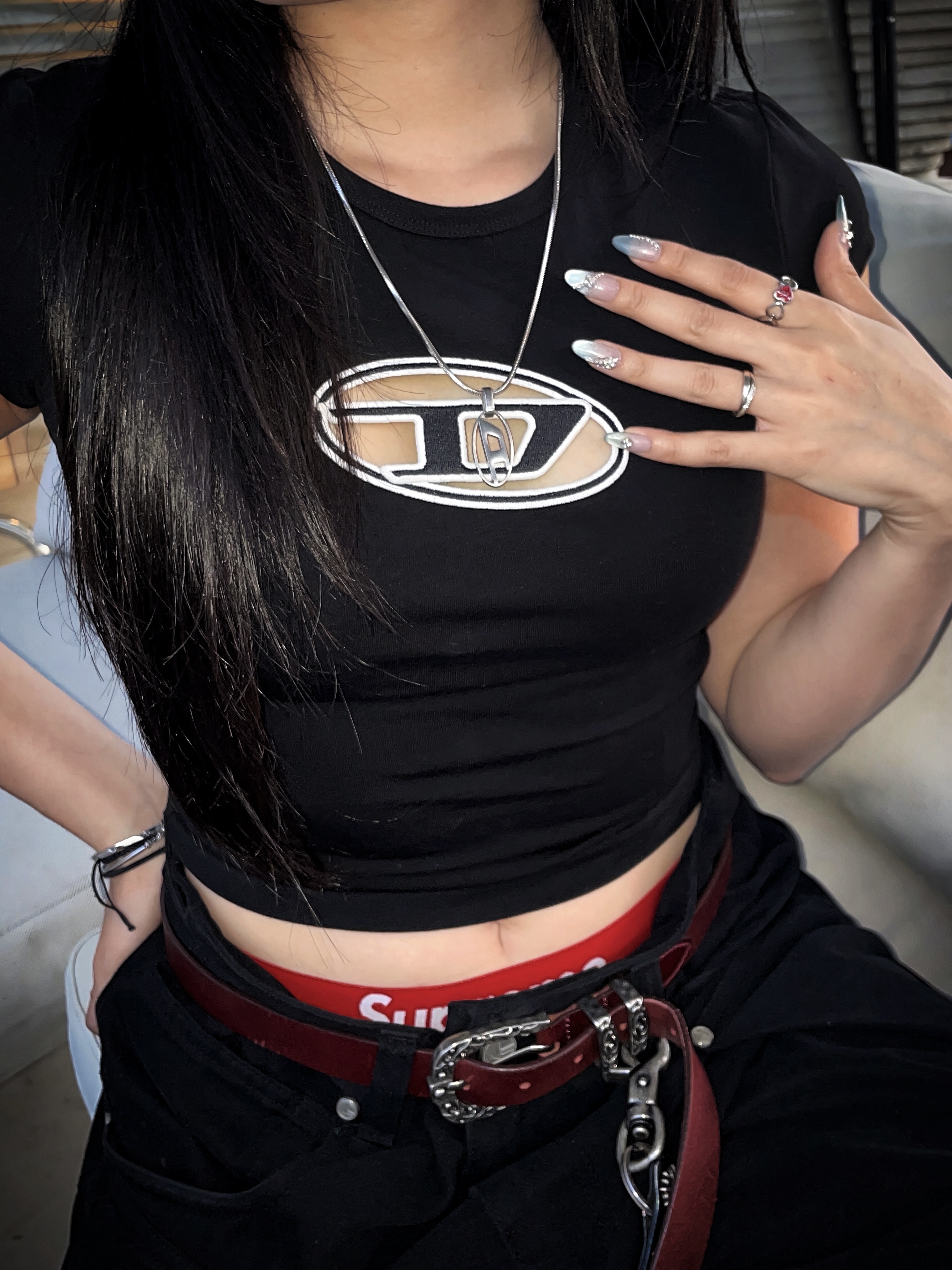 (W) Diesel T-Angie Peekaboo Logo T-Shirt Black, Supreme Hanes Boxer Briefs White (4 Pack) 착용 스타일 - 3