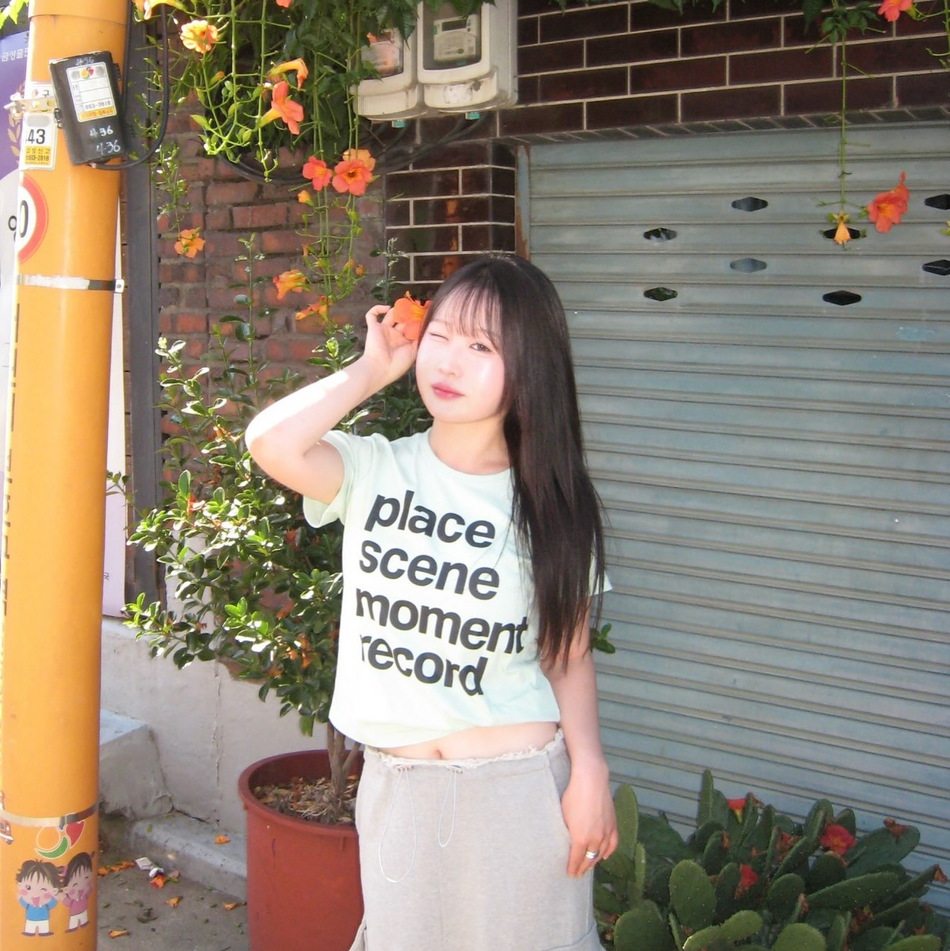 SLOW RECORD HOUSE Archive Typo T-Shirt Lime 착용 스타일 - 2
