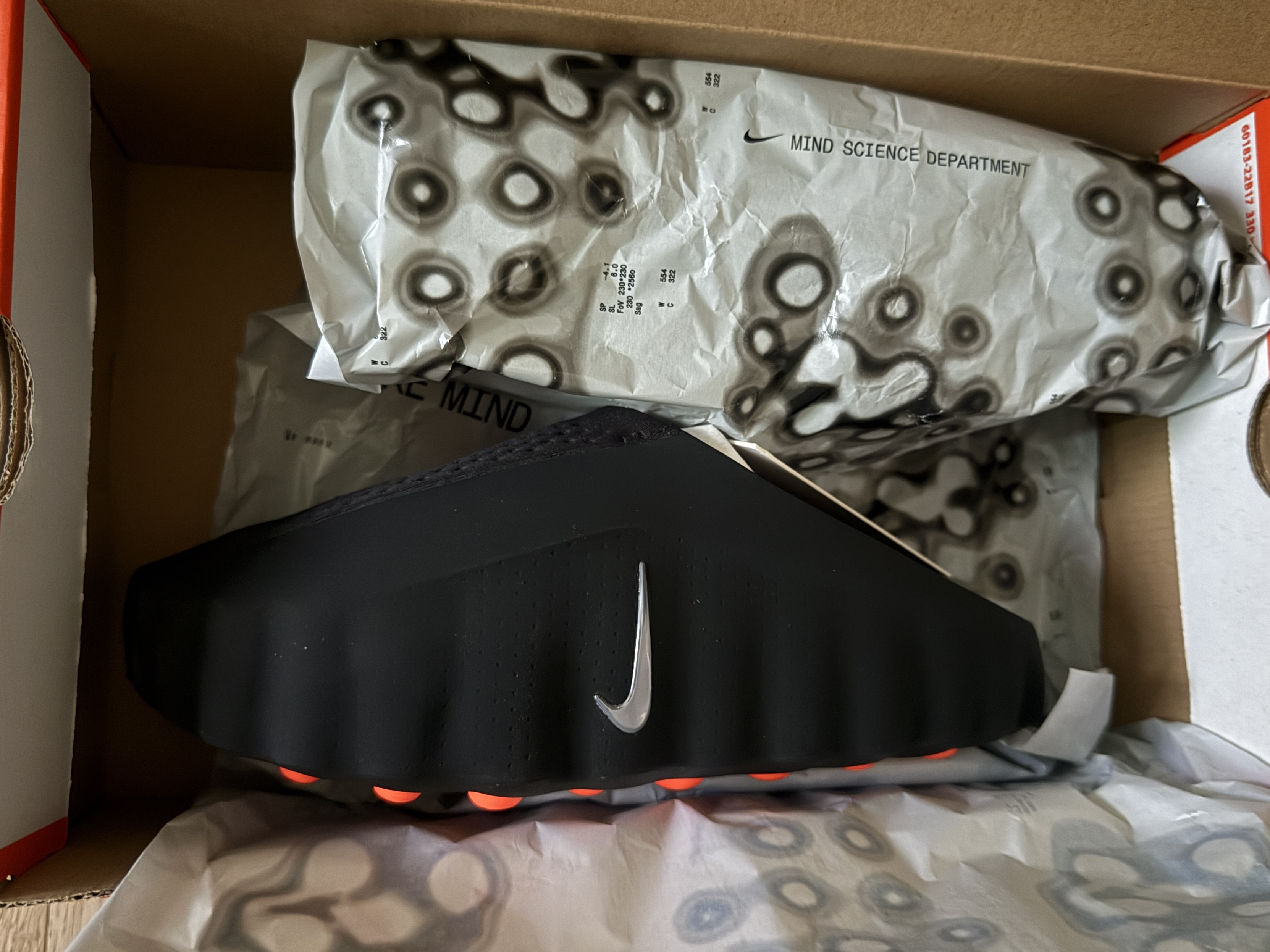 Nike Mind 001 Black Chrome 착용 스타일 - 2