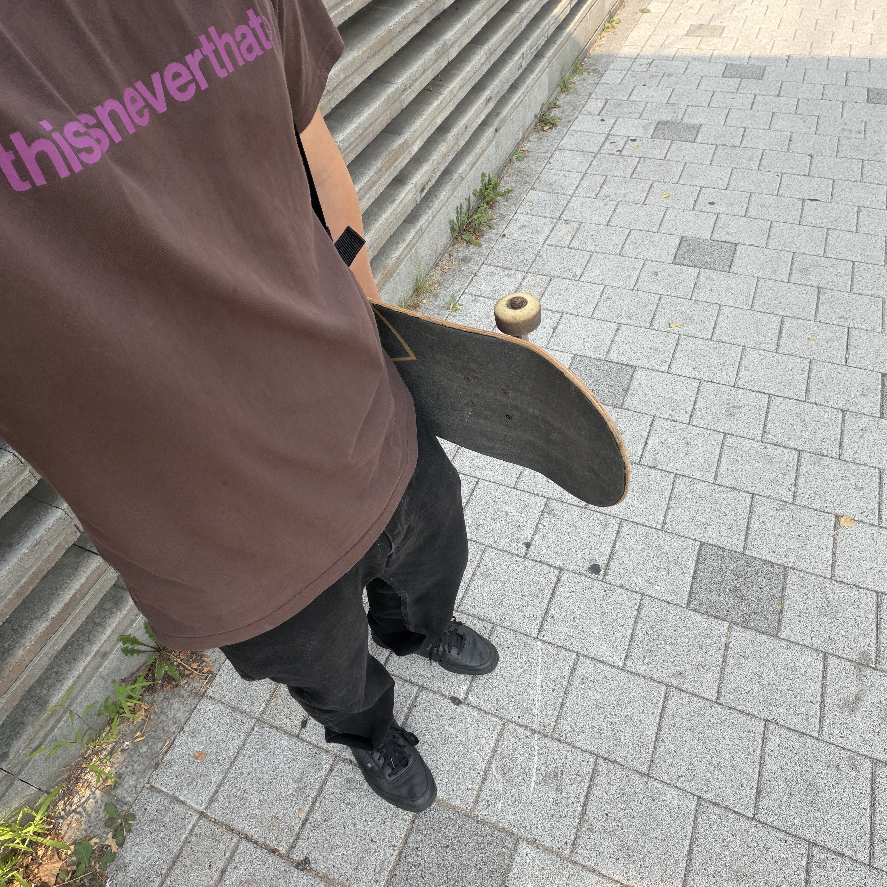 Reebok Club C 85 Black, Thisisneverthat T Logo T-Shirt White 착용 스타일