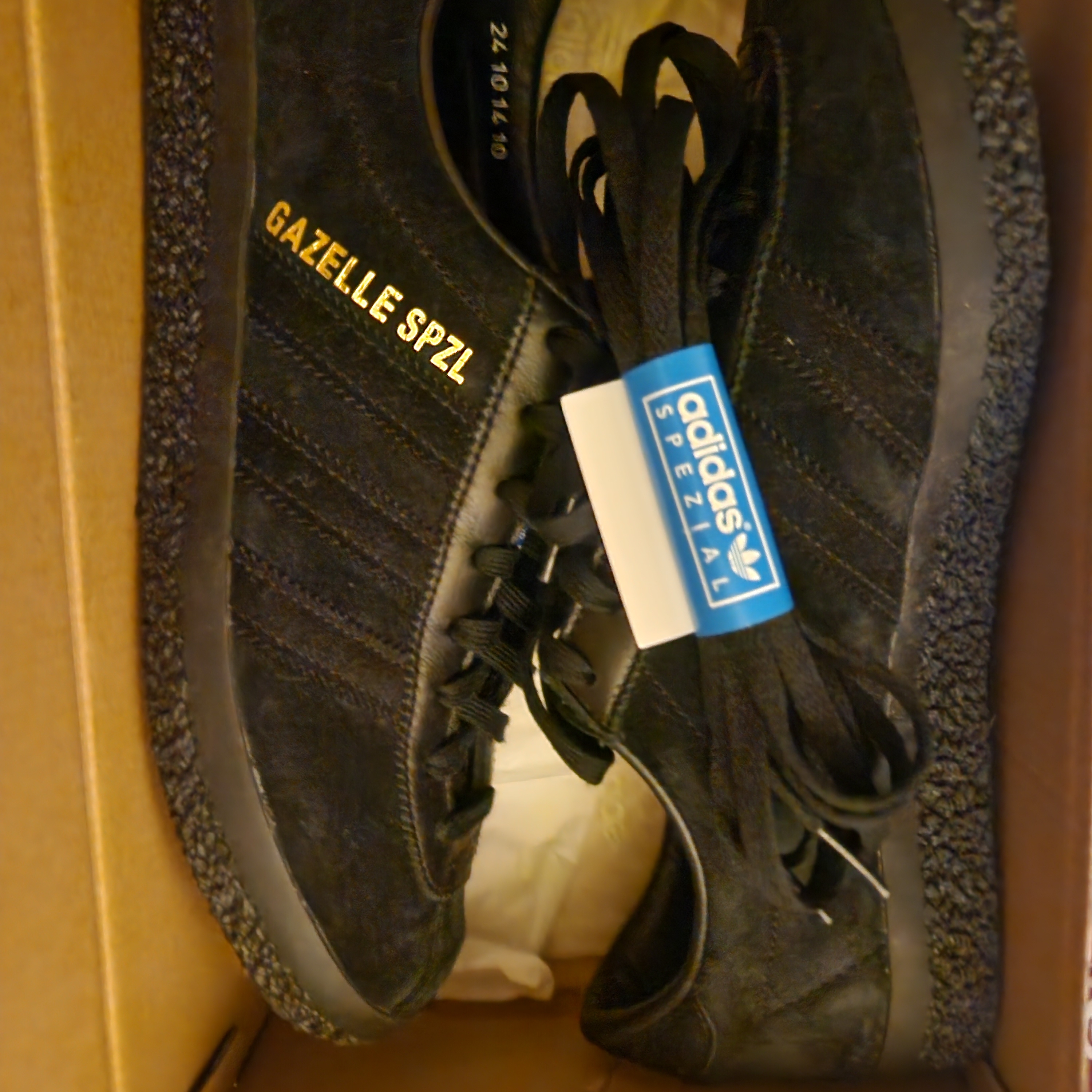 Adidas Gazelle Spezial Core Black 착용 스타일